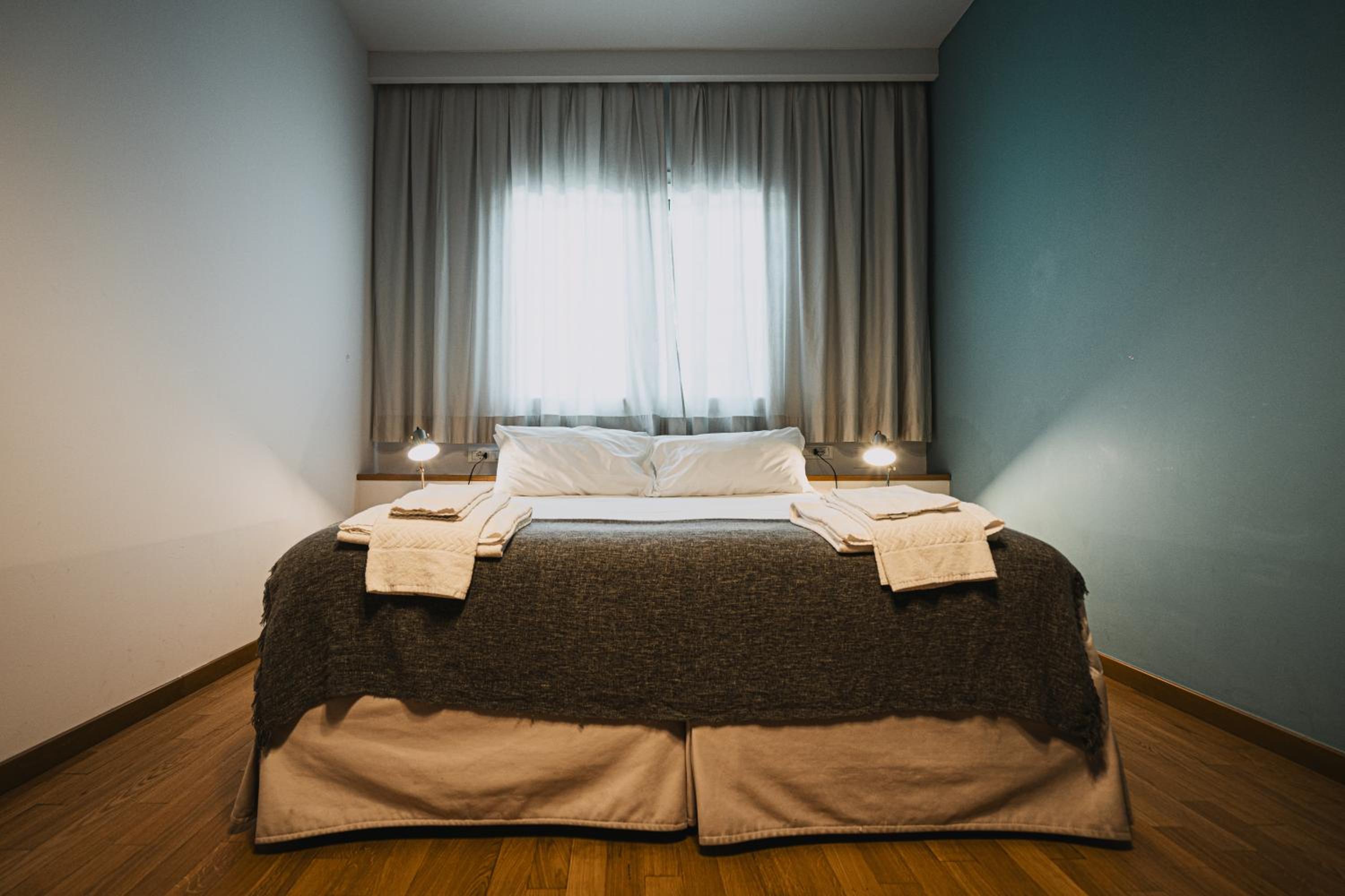 Standard Room with Private External Bathroom - Photo 7