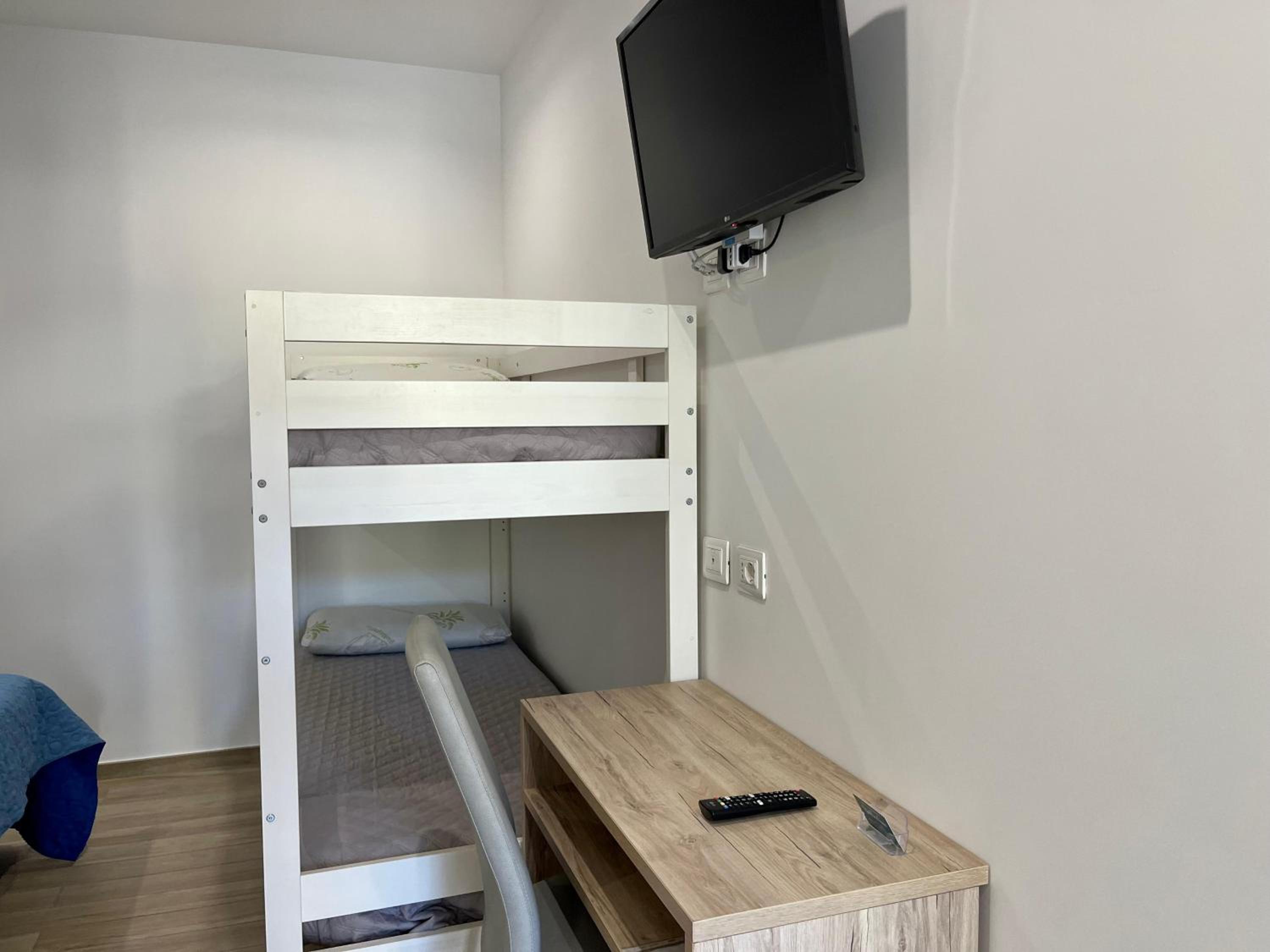 Apartment with Terrace - Photo 21