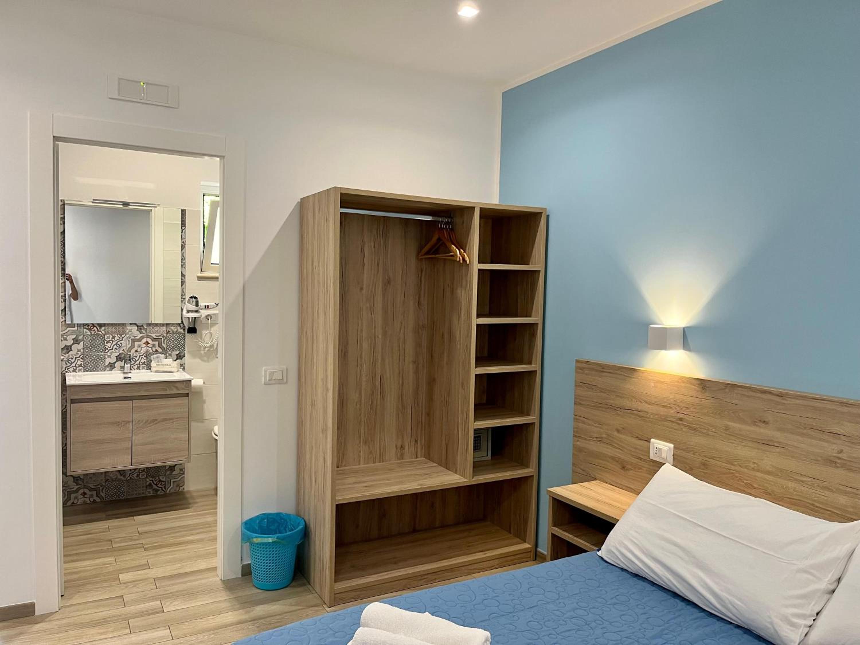Apartment with Terrace - Photo 18