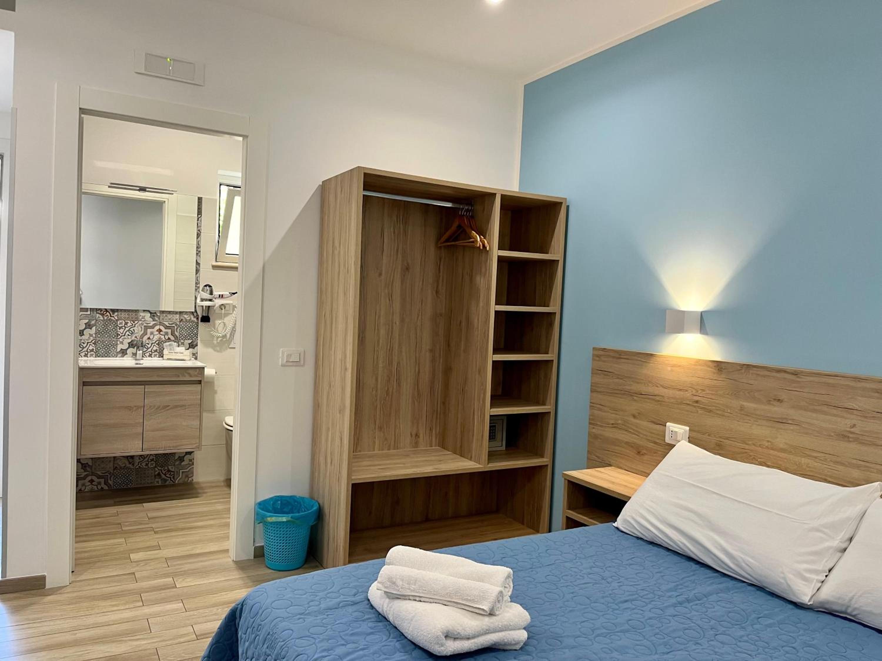 Apartment with Terrace - Photo 16