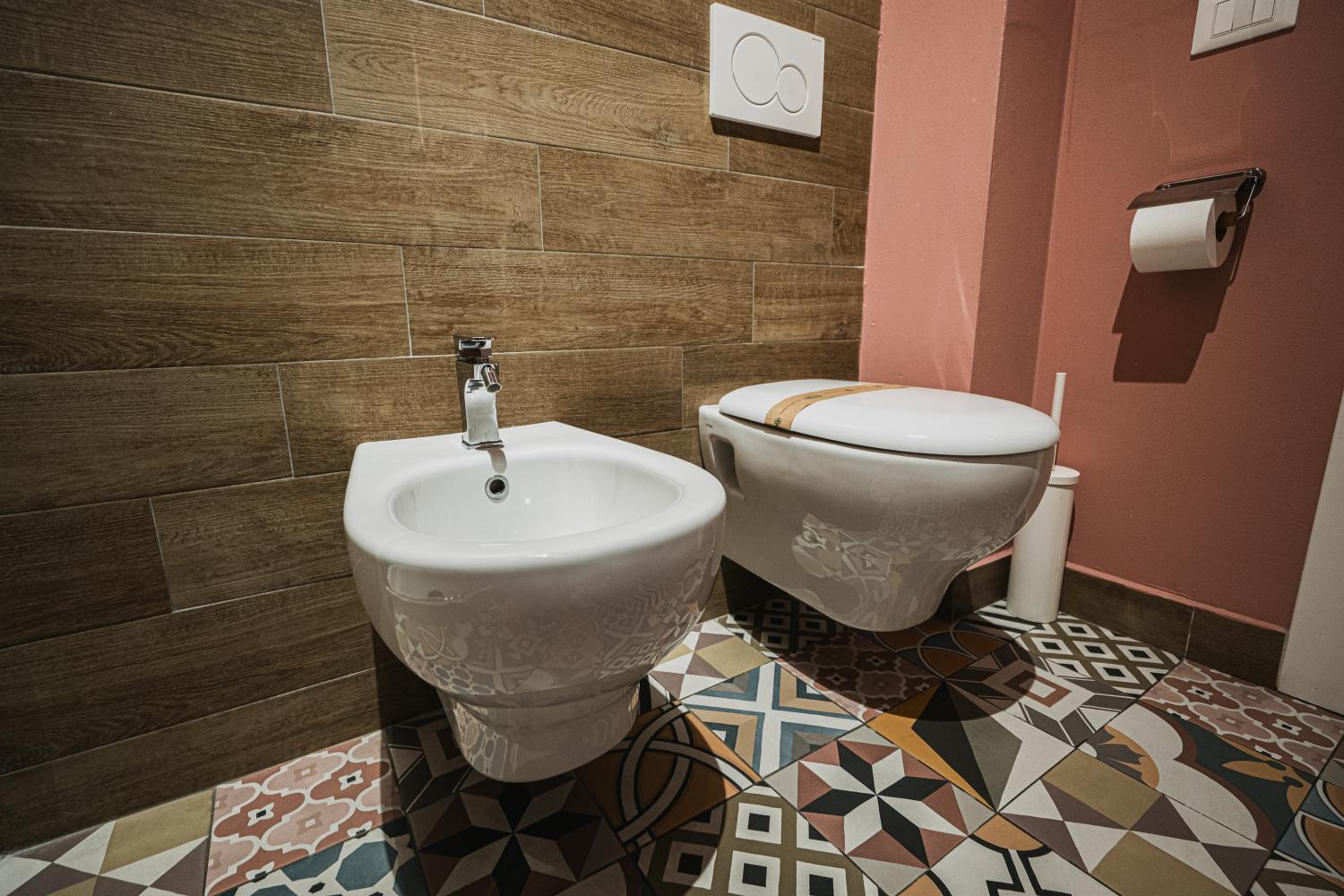 Standard Room with Private External Bathroom - Photo 4