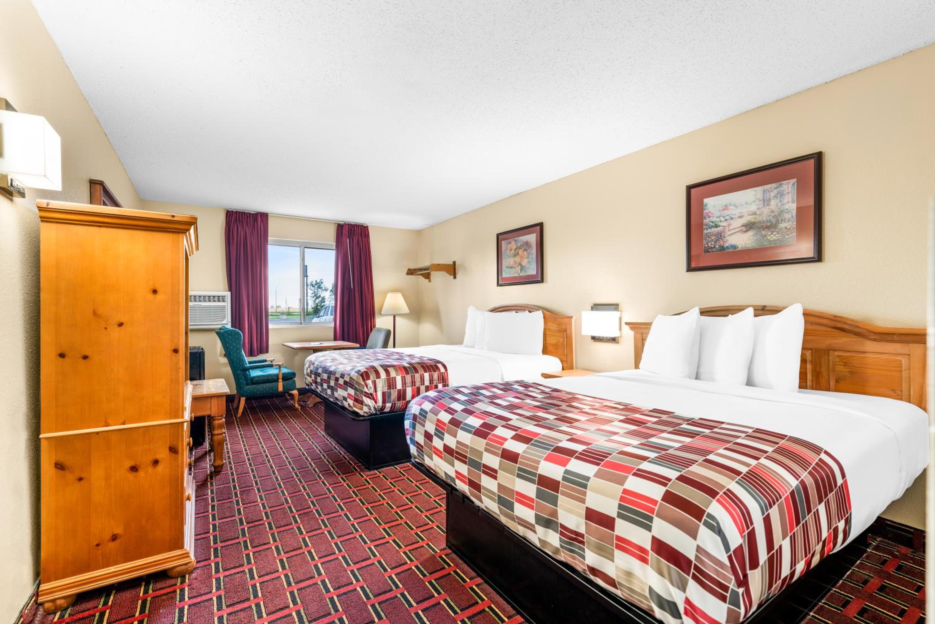 Queen Room with Two Queen Beds - Non-Smoking - Photo 1