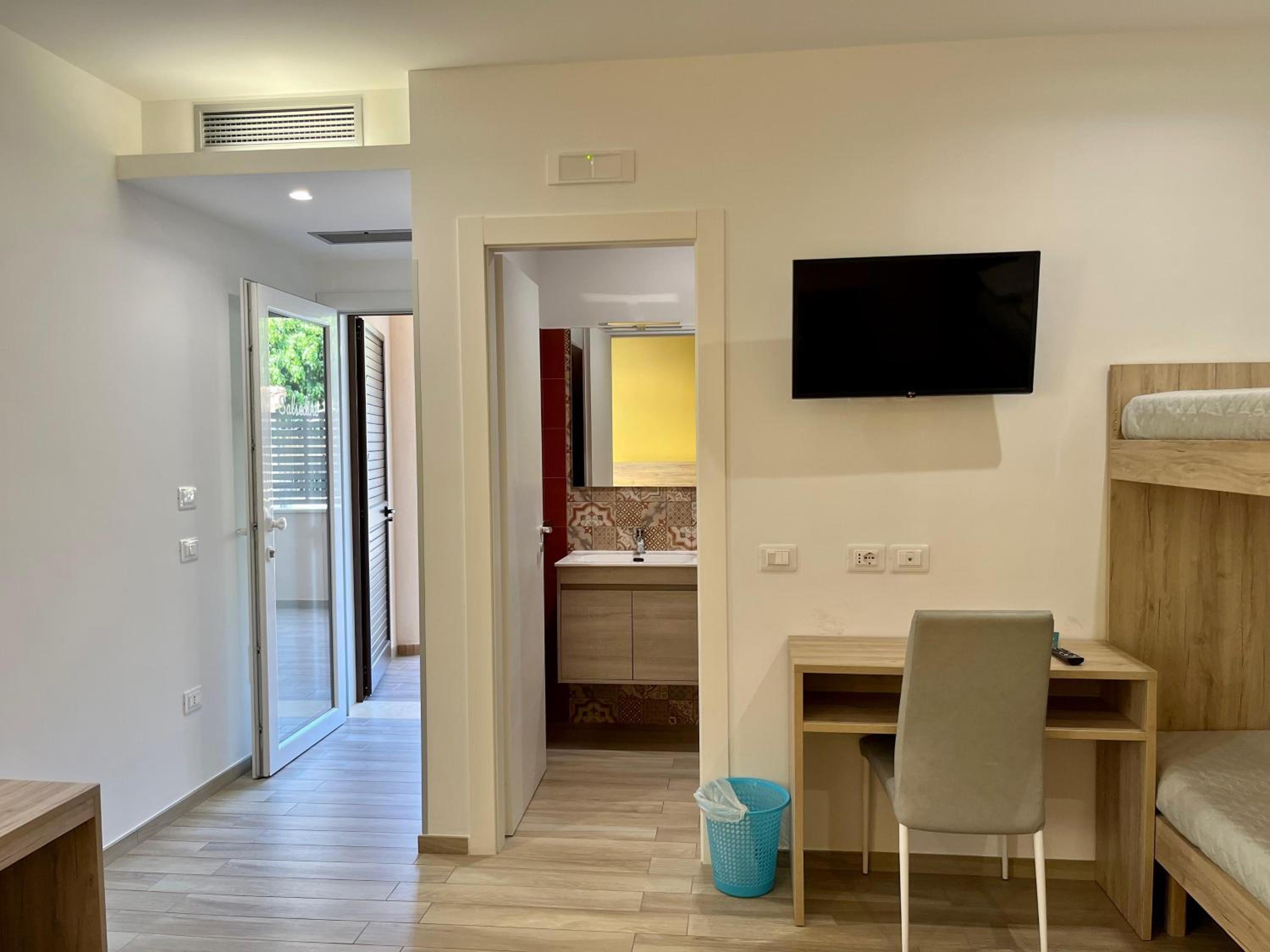 Apartment with Terrace photo 2