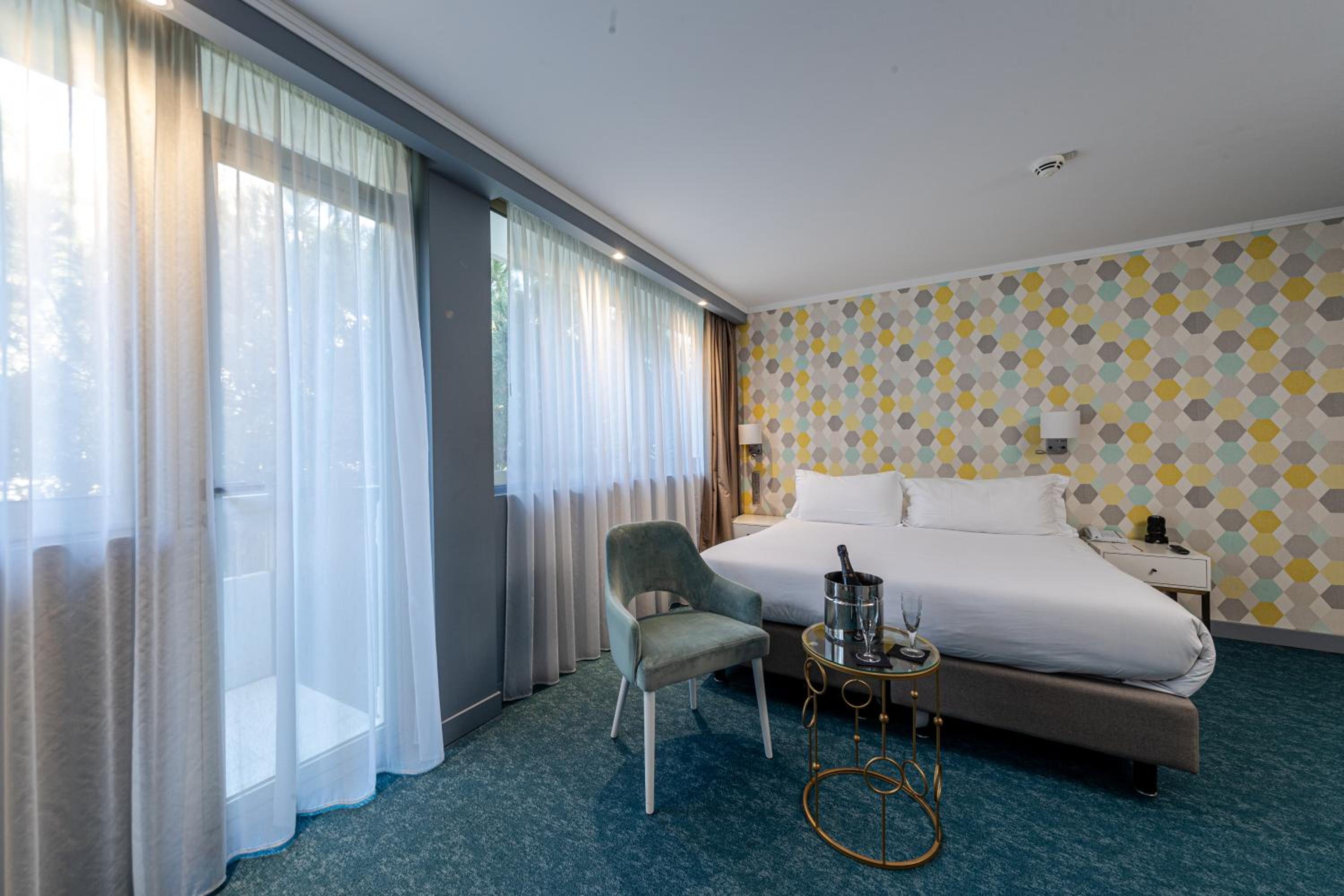 Double Room with Balcony - Photo 4