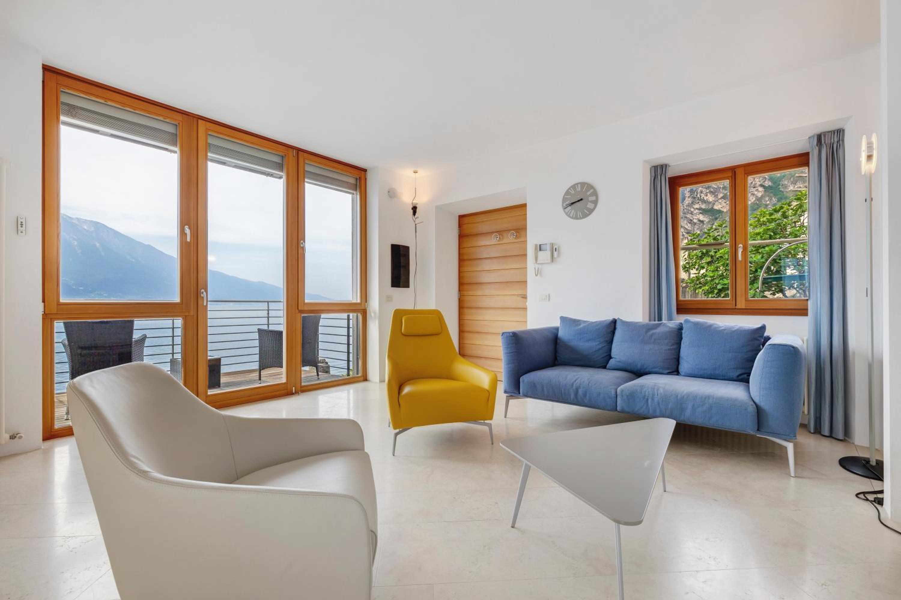 Two-Bedroom Deluxe Apartment with Garden View