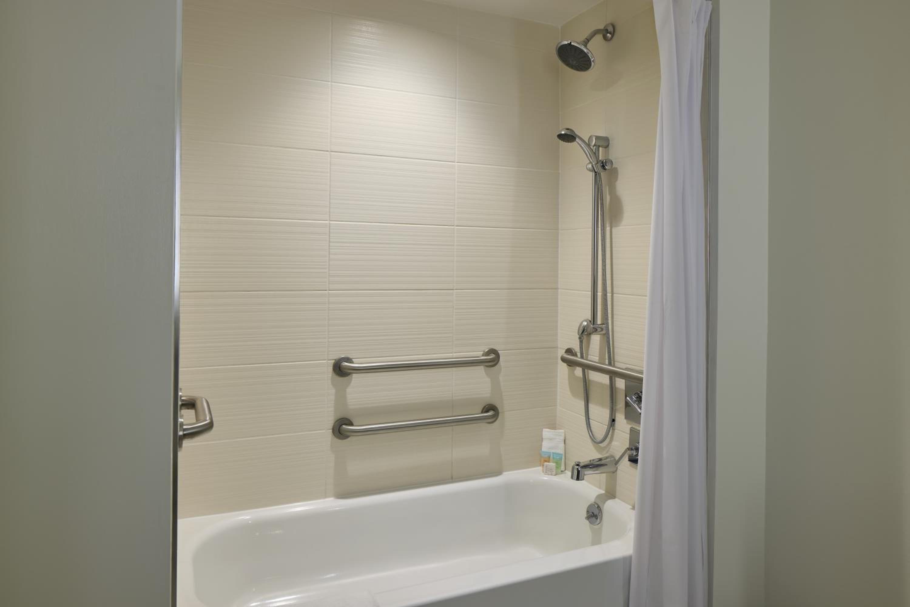 King Room - Disability Access - Photo 3