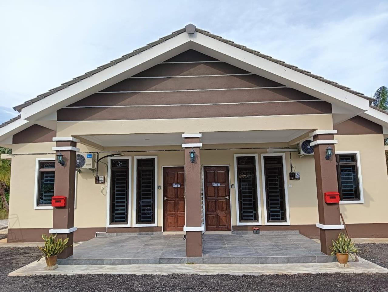 Three-Bedroom House photo 1