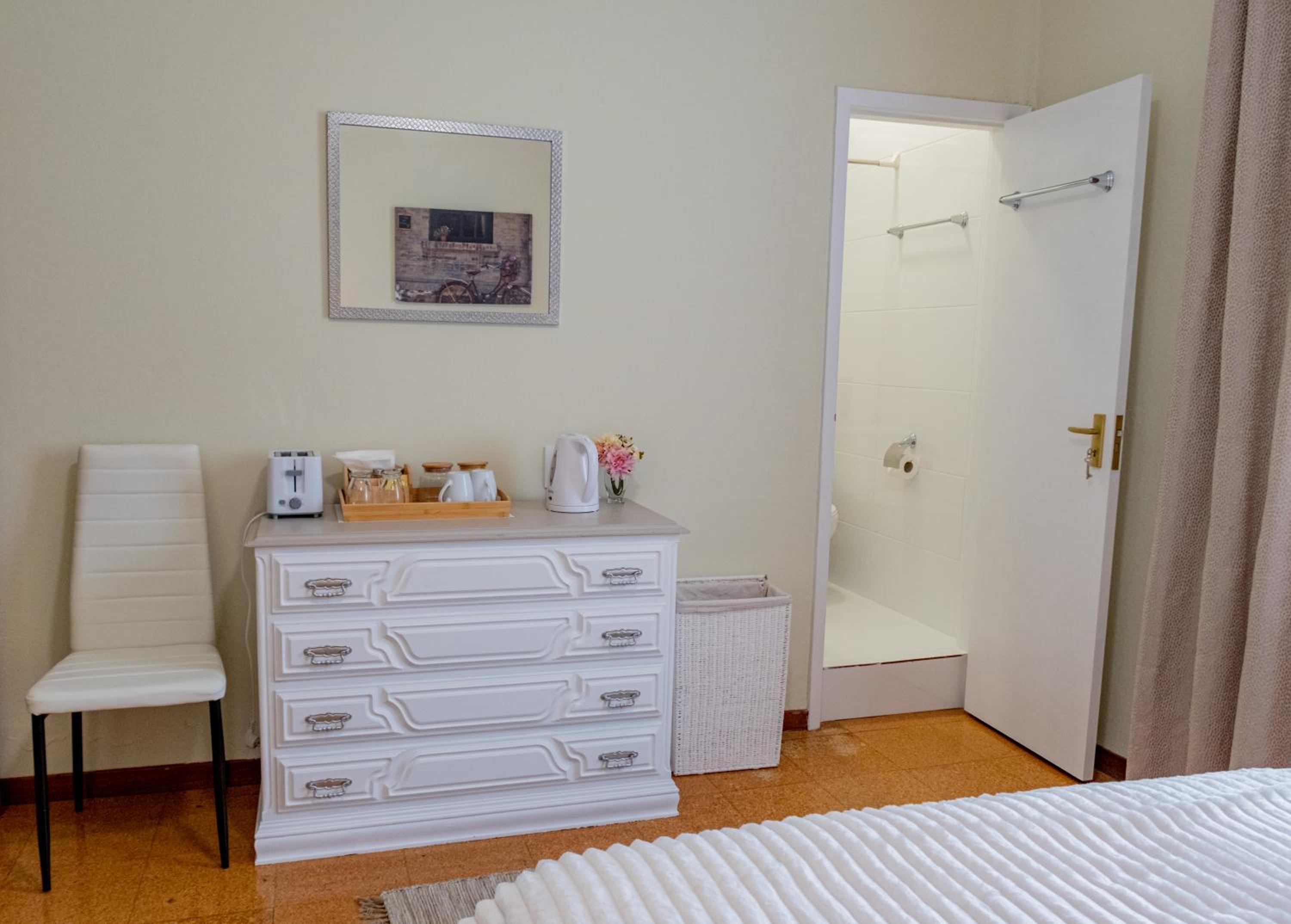 Double Room with Private Bathroom photo 2