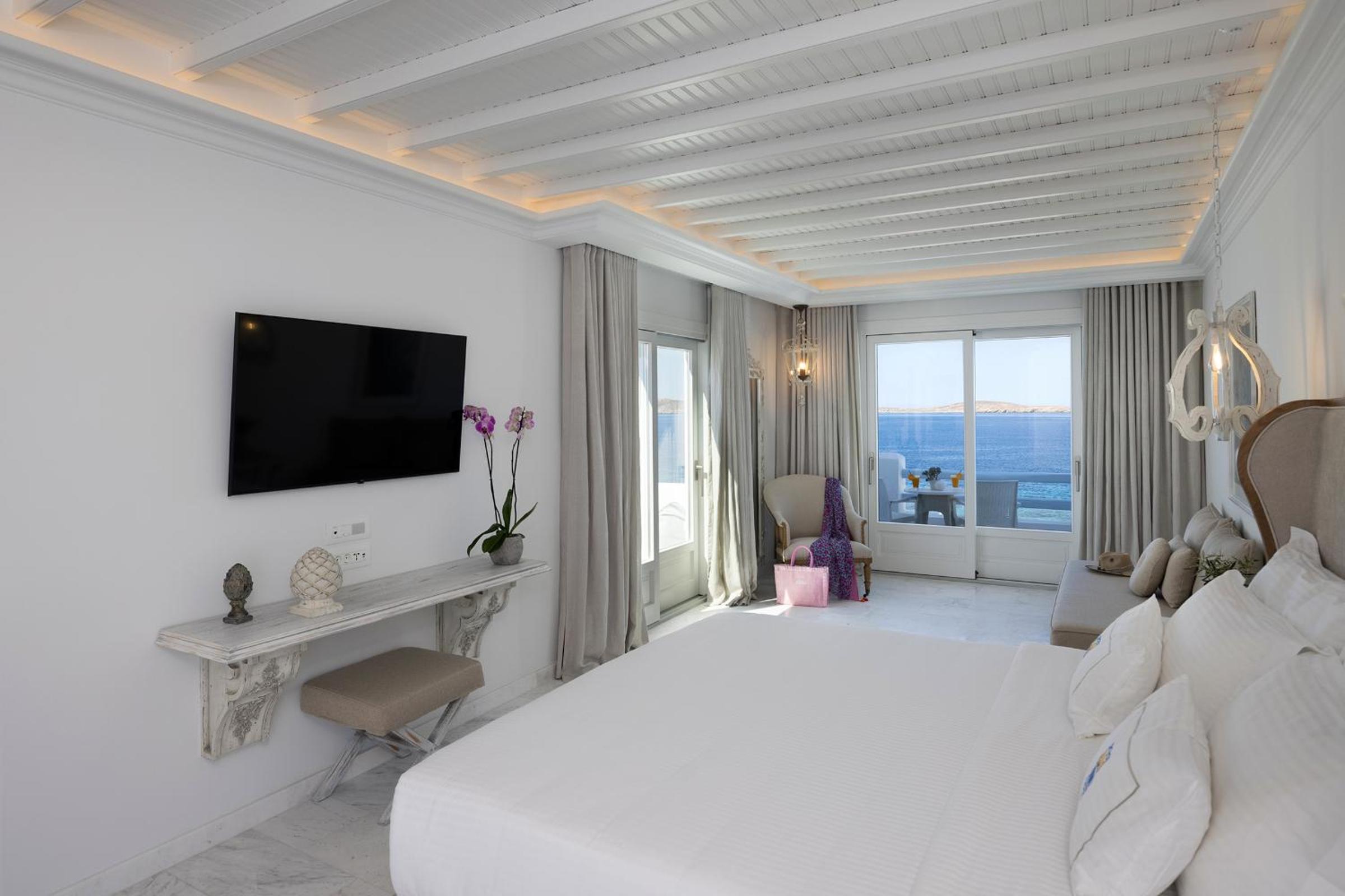 Signature Aegean Room with Outdoor Jetted Tub and Sea View - Photo 10