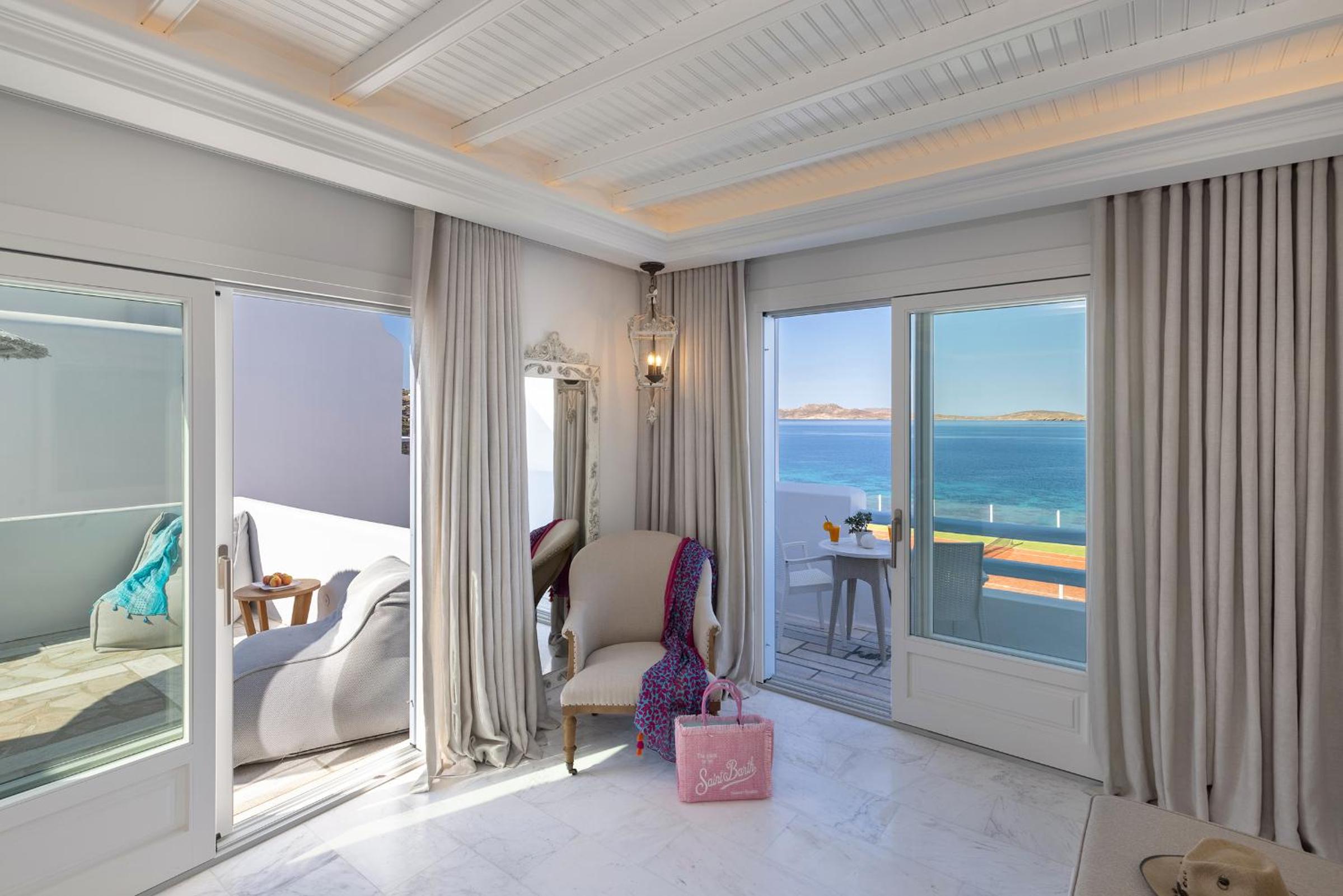Signature Aegean Room with Outdoor Jetted Tub and Sea View - Photo 2