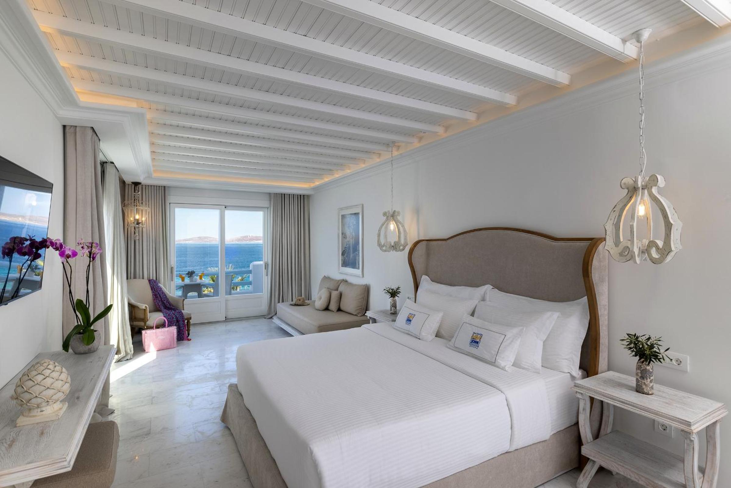 Signature Aegean Room with Outdoor Jetted Tub and Sea View - Photo 4