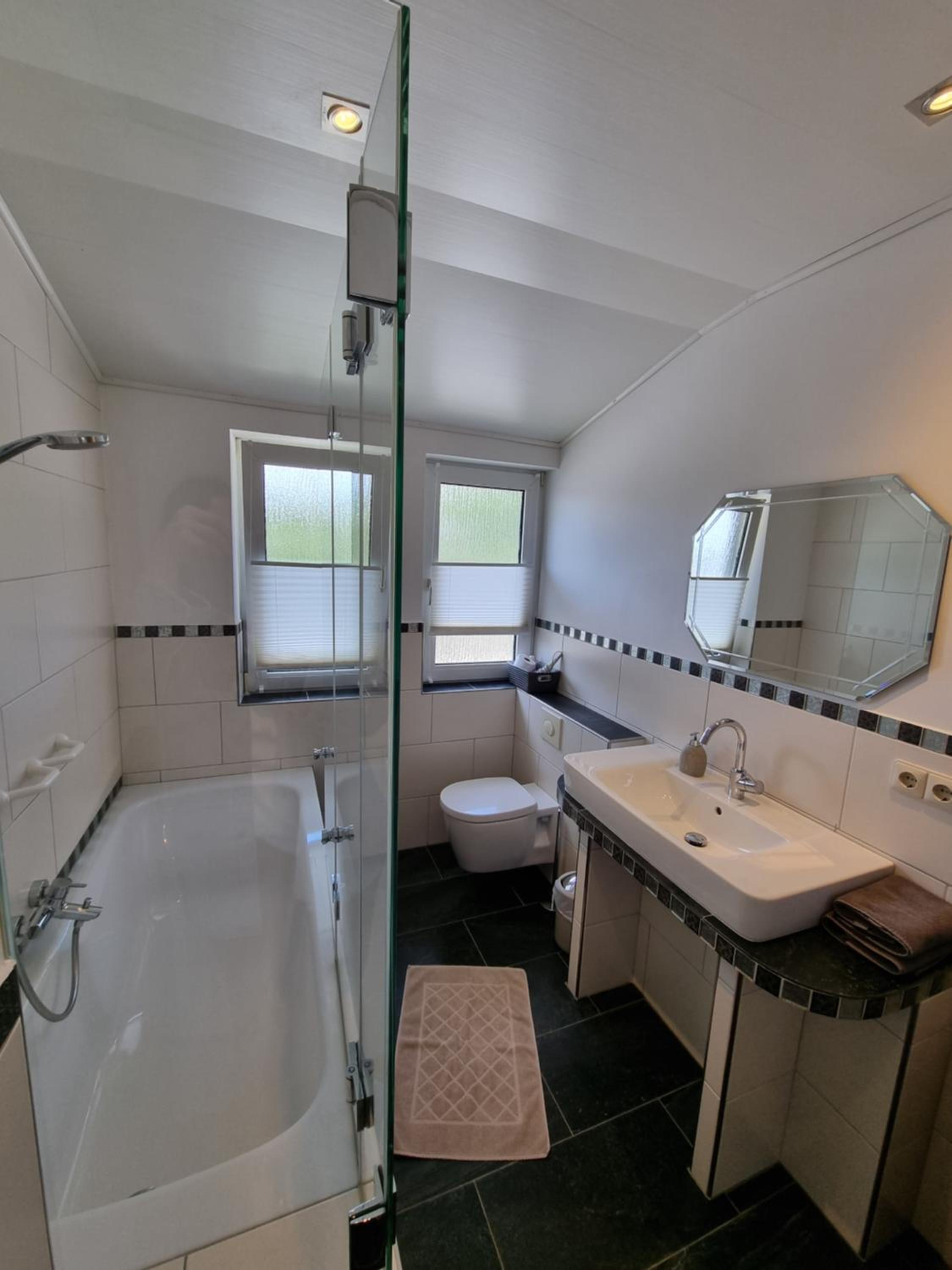 Two-Bedroom Apartment with Garden View photo 2