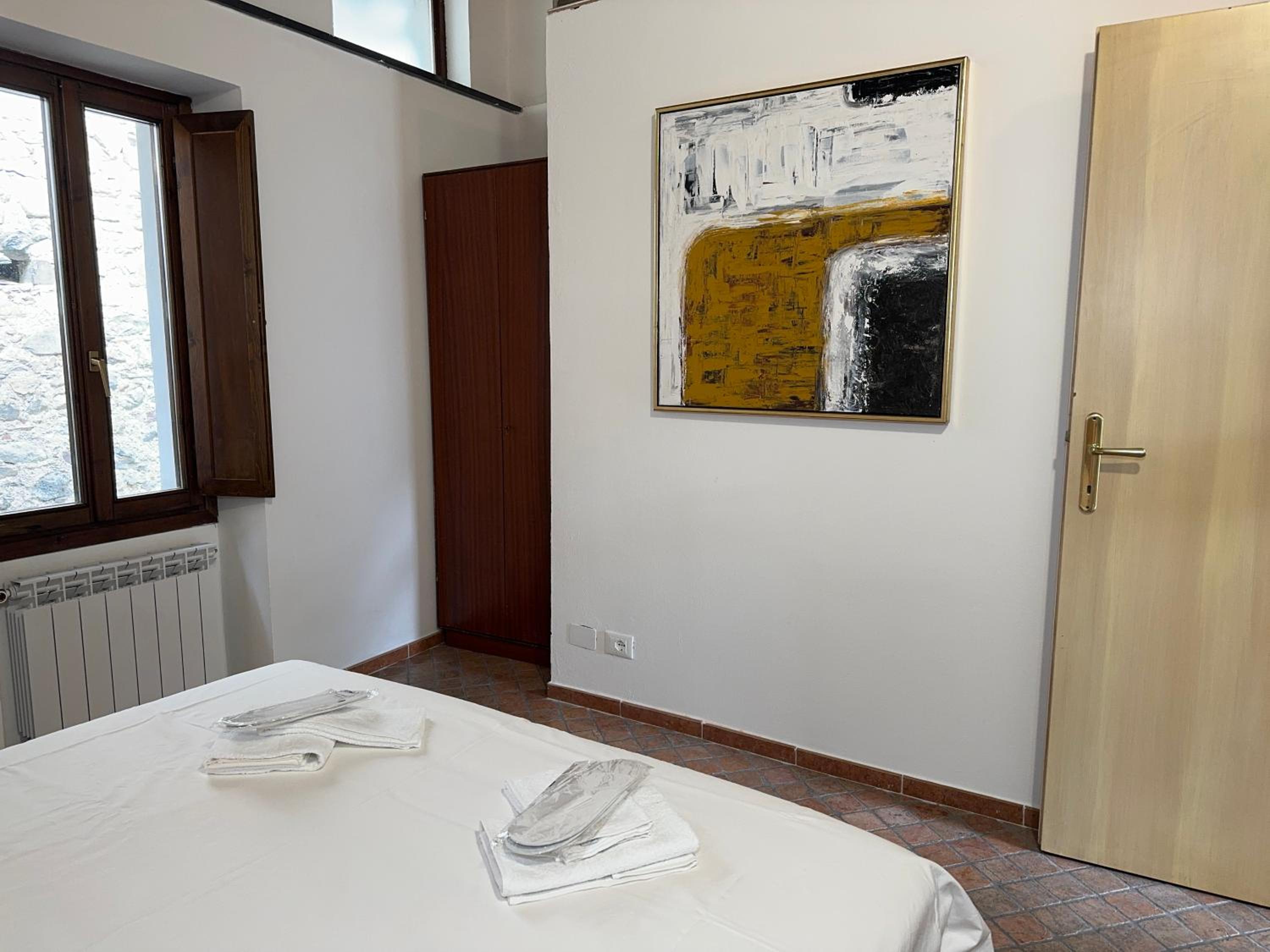 Two-Bedroom Apartment with Mountain View photo 3