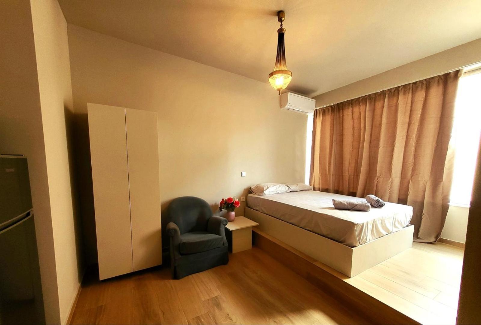 Deluxe Studio