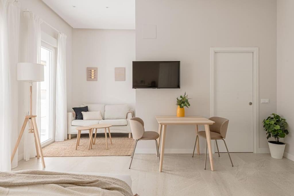 One-Bedroom Apartment photo 2