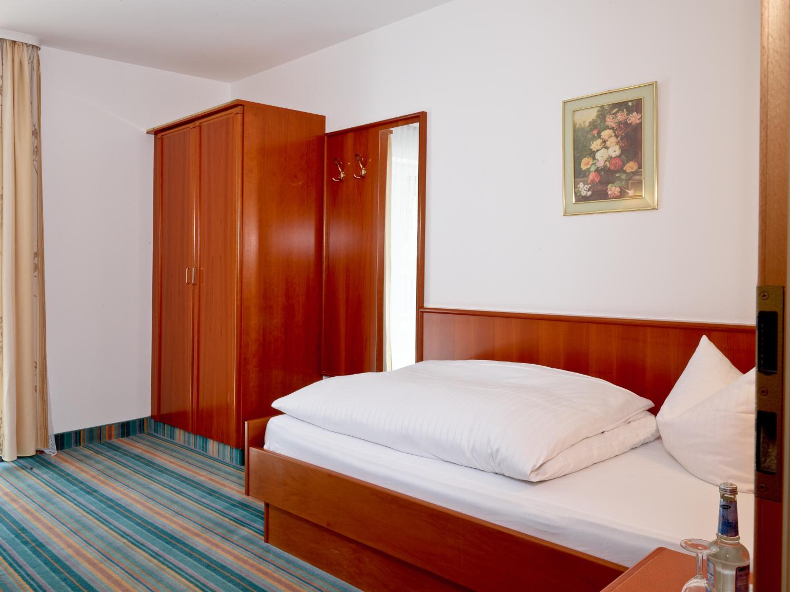 Single Room photo 2