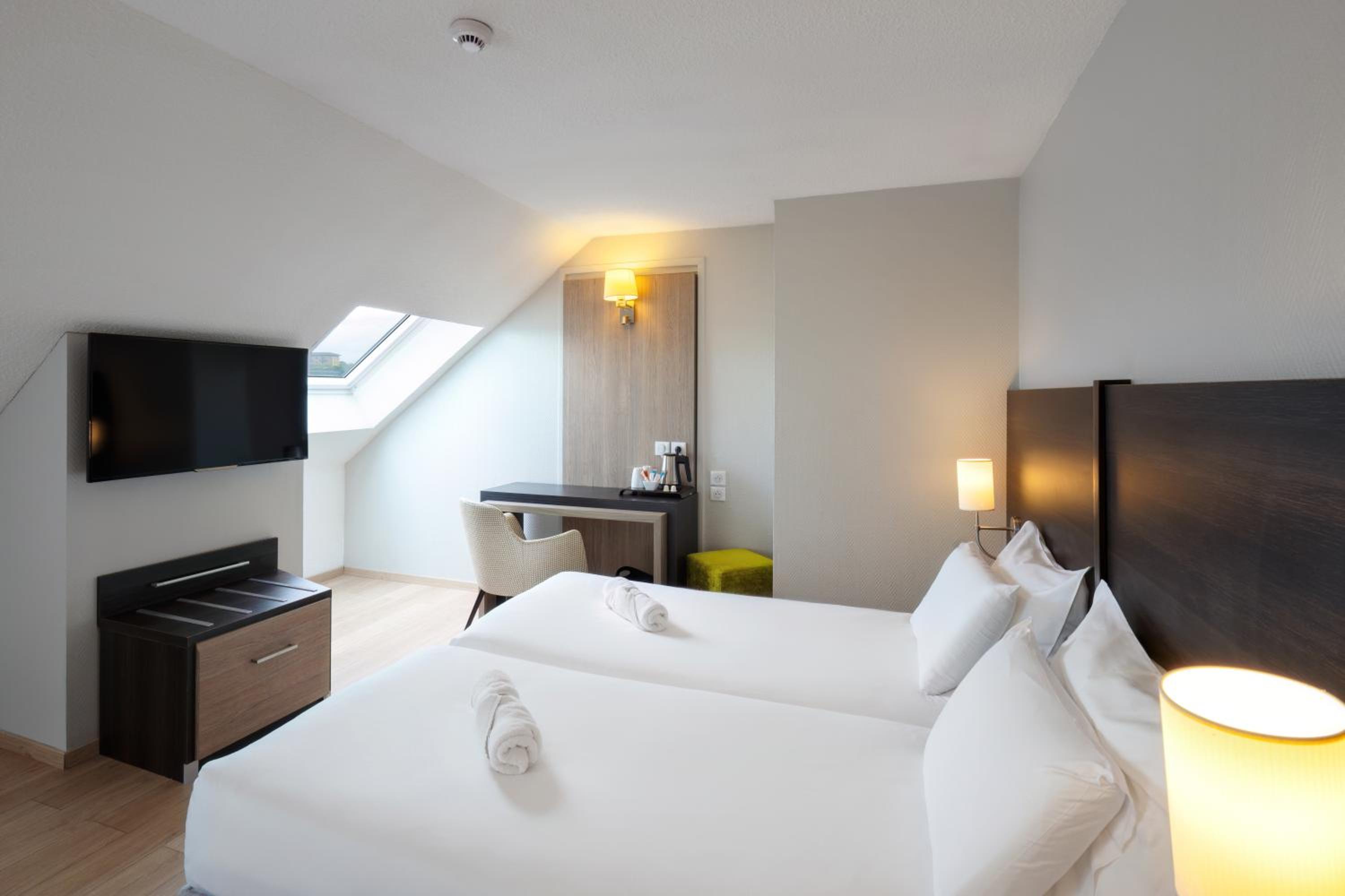Triple Room - 1 Double Bed 1 Single Bed - Photo 3