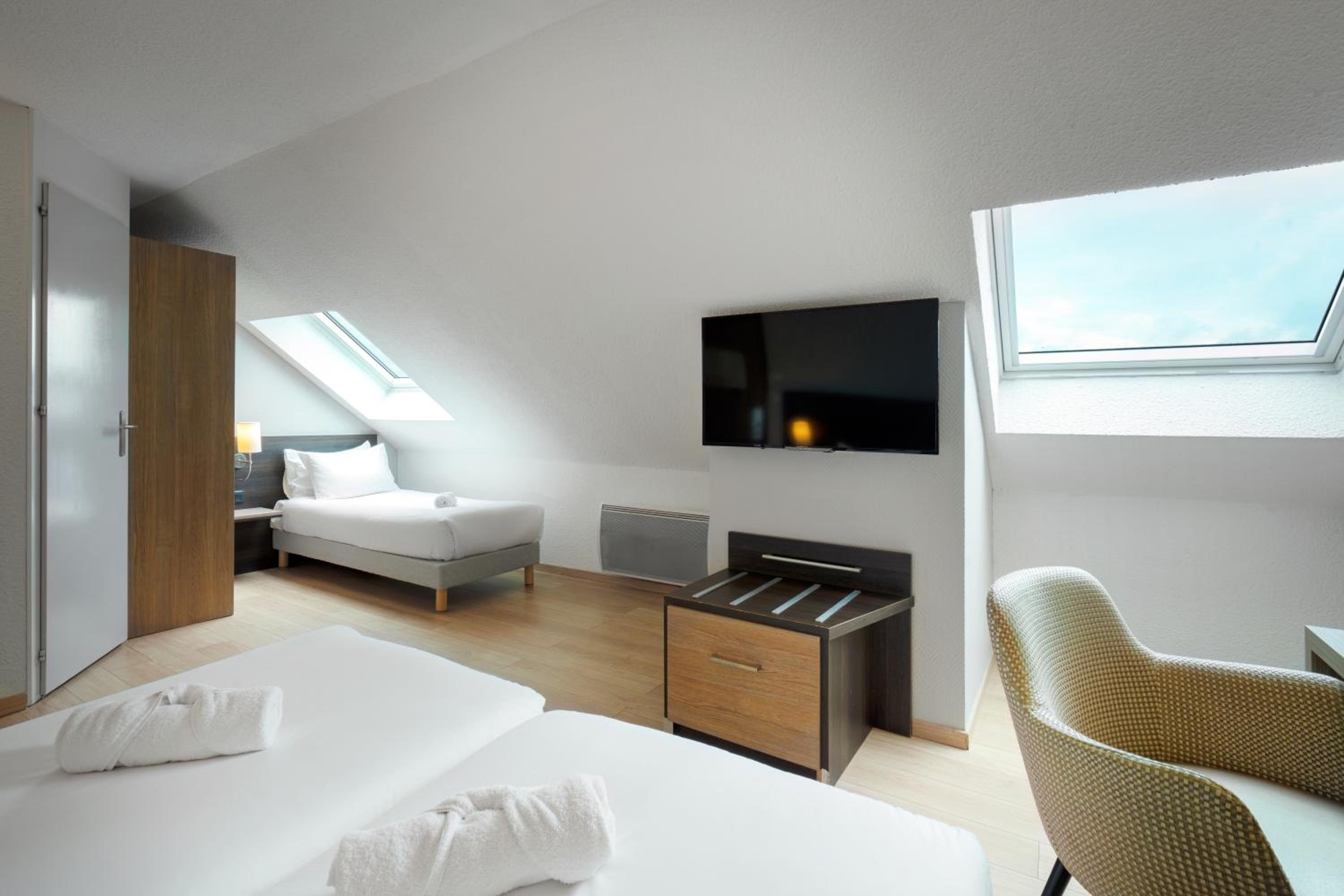 Triple Room - 1 Double Bed 1 Single Bed - Photo 2