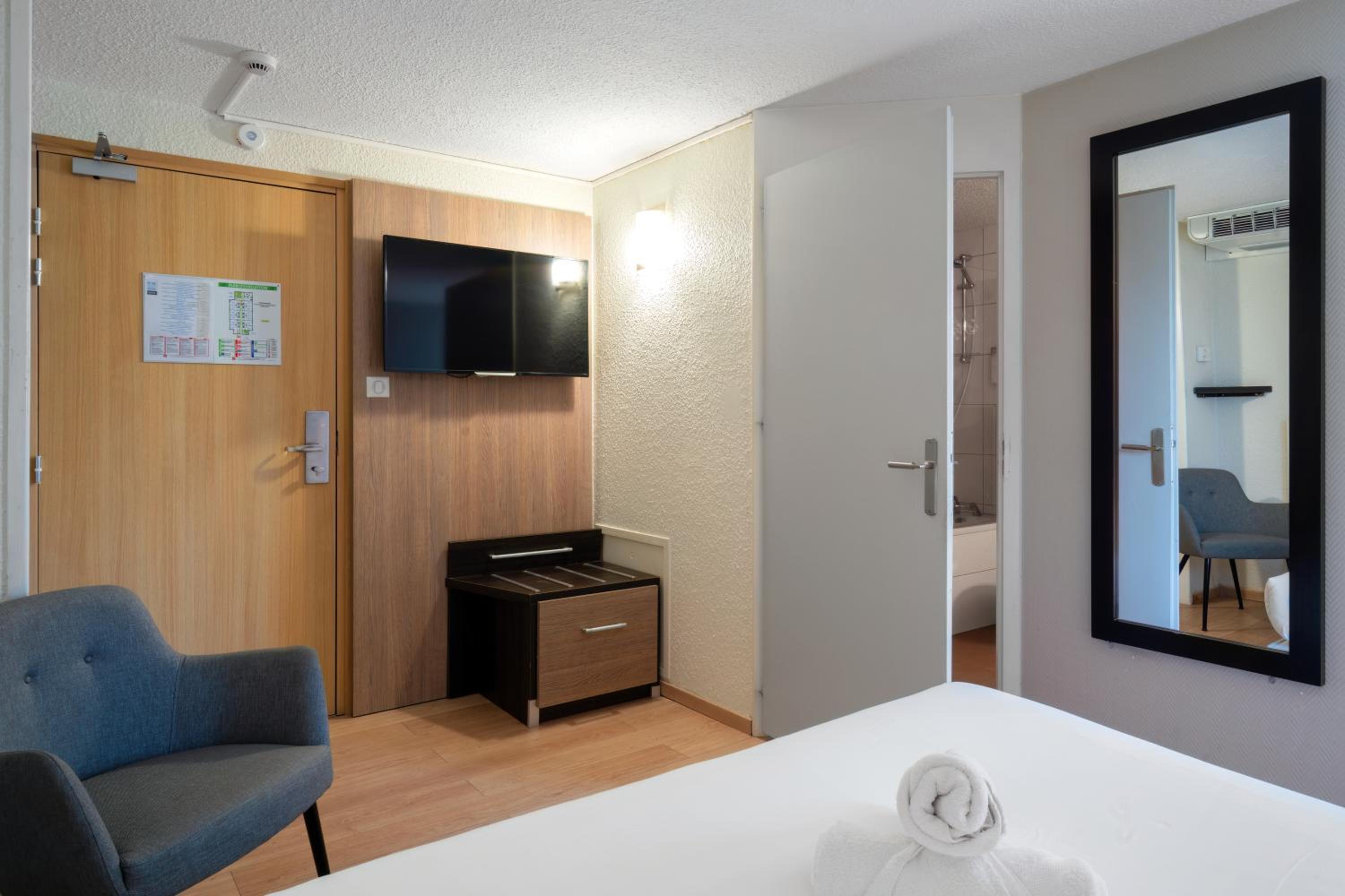 Superior Room - 1 Double Bed - Photo 1