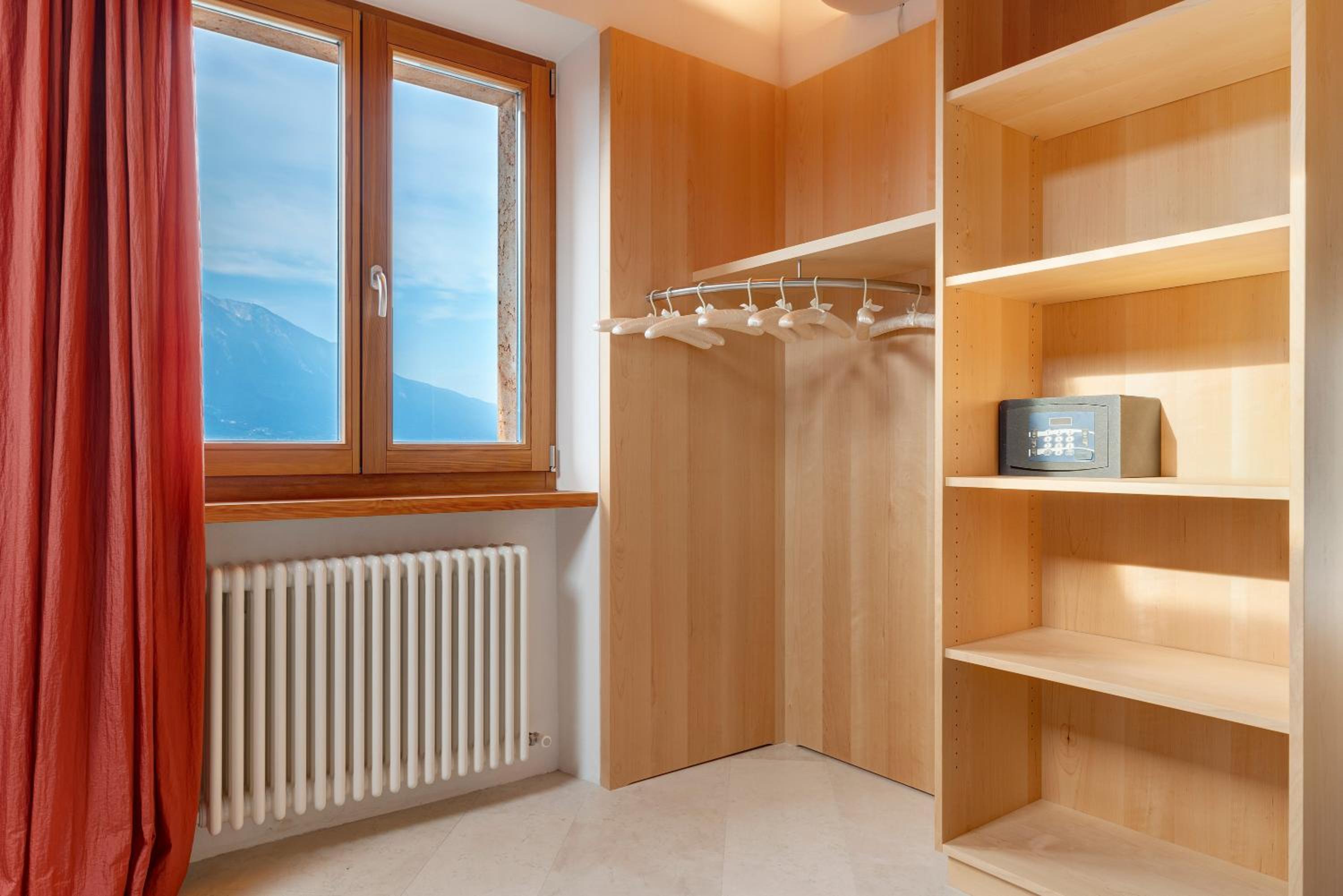 Two-Bedroom Deluxe Apartment with Garden View