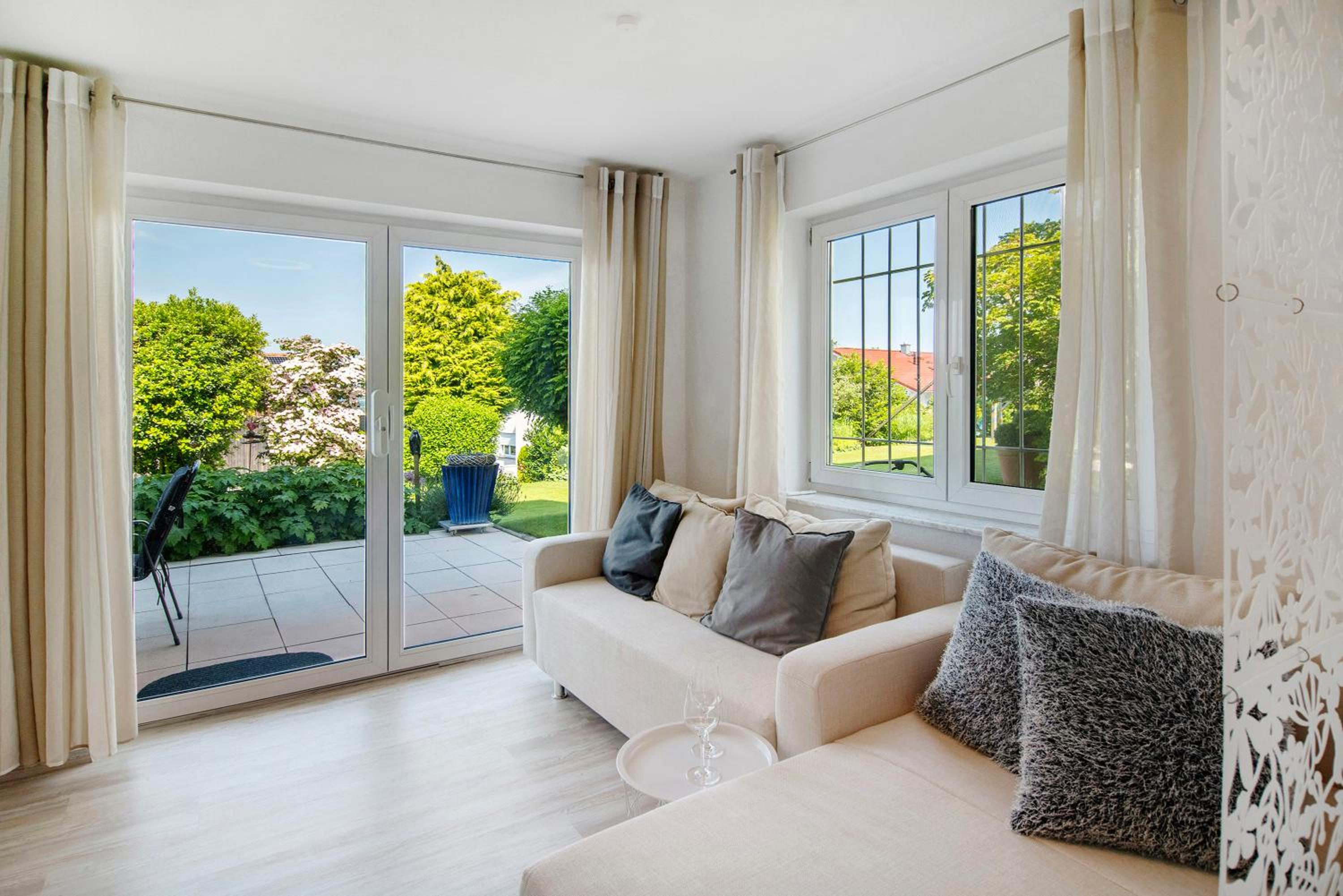 One-Bedroom Apartment with Lake View
