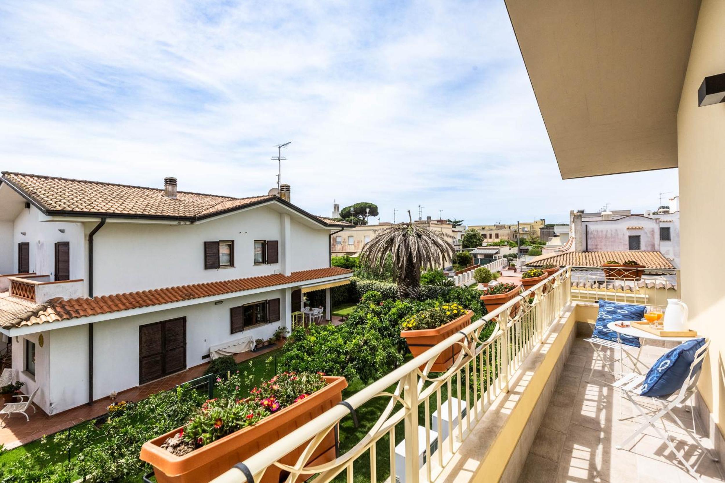 Family Room with Balcony photo 3