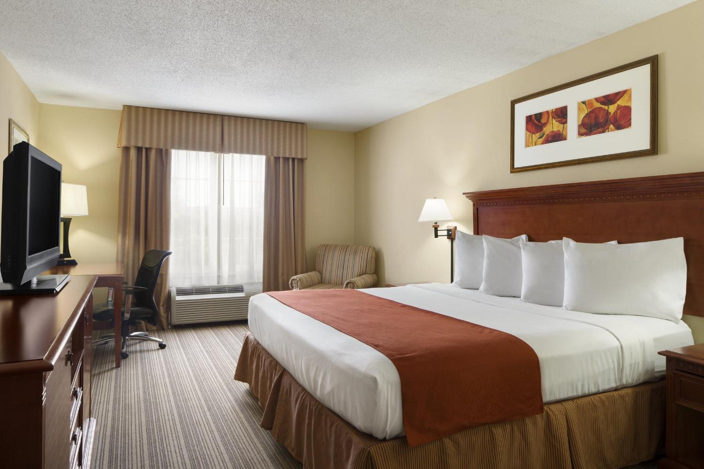 One-Bedroom King Suite - Disability Access photo 1