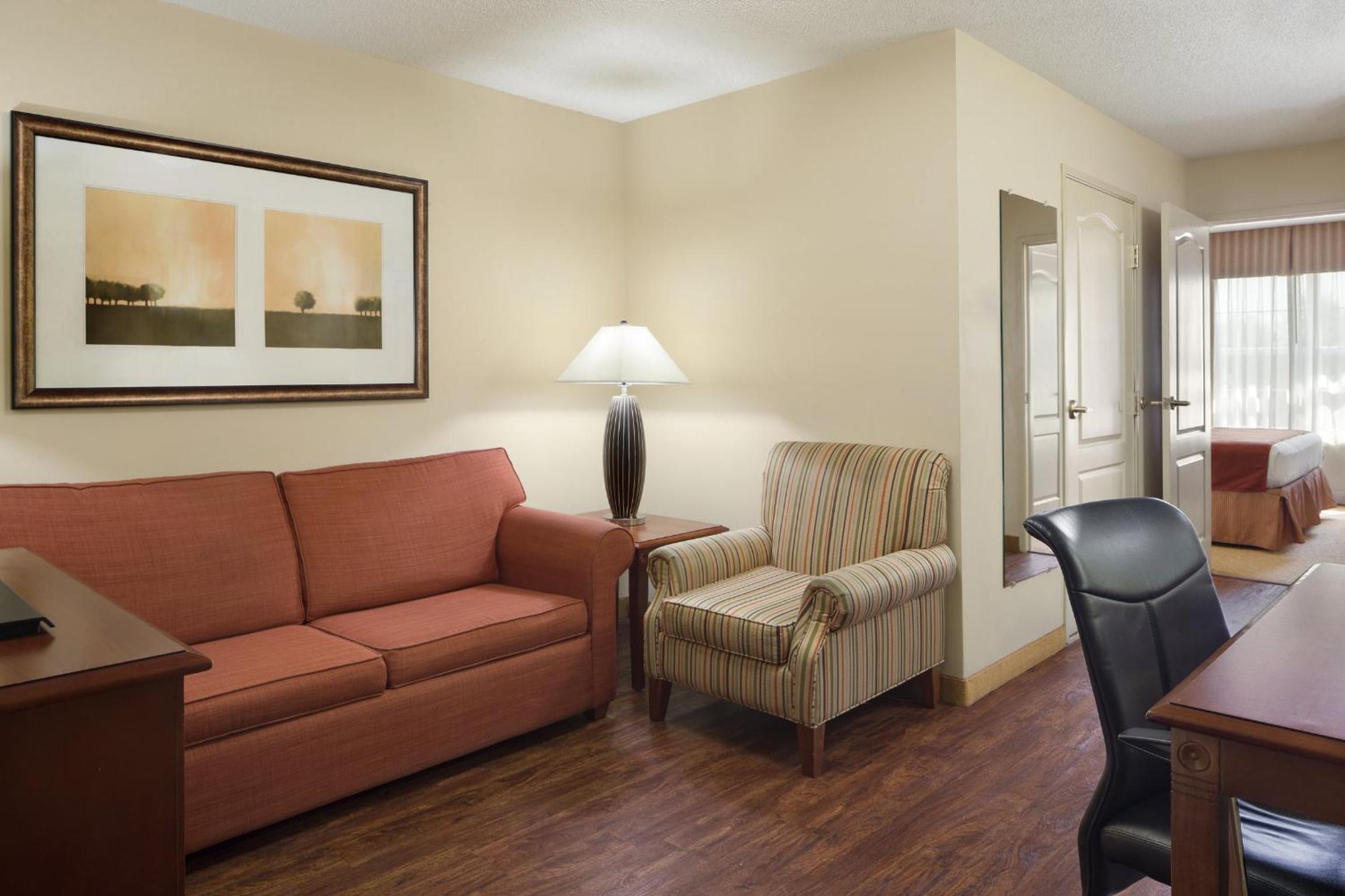 One-Bedroom King Suite - Disability Access photo 2