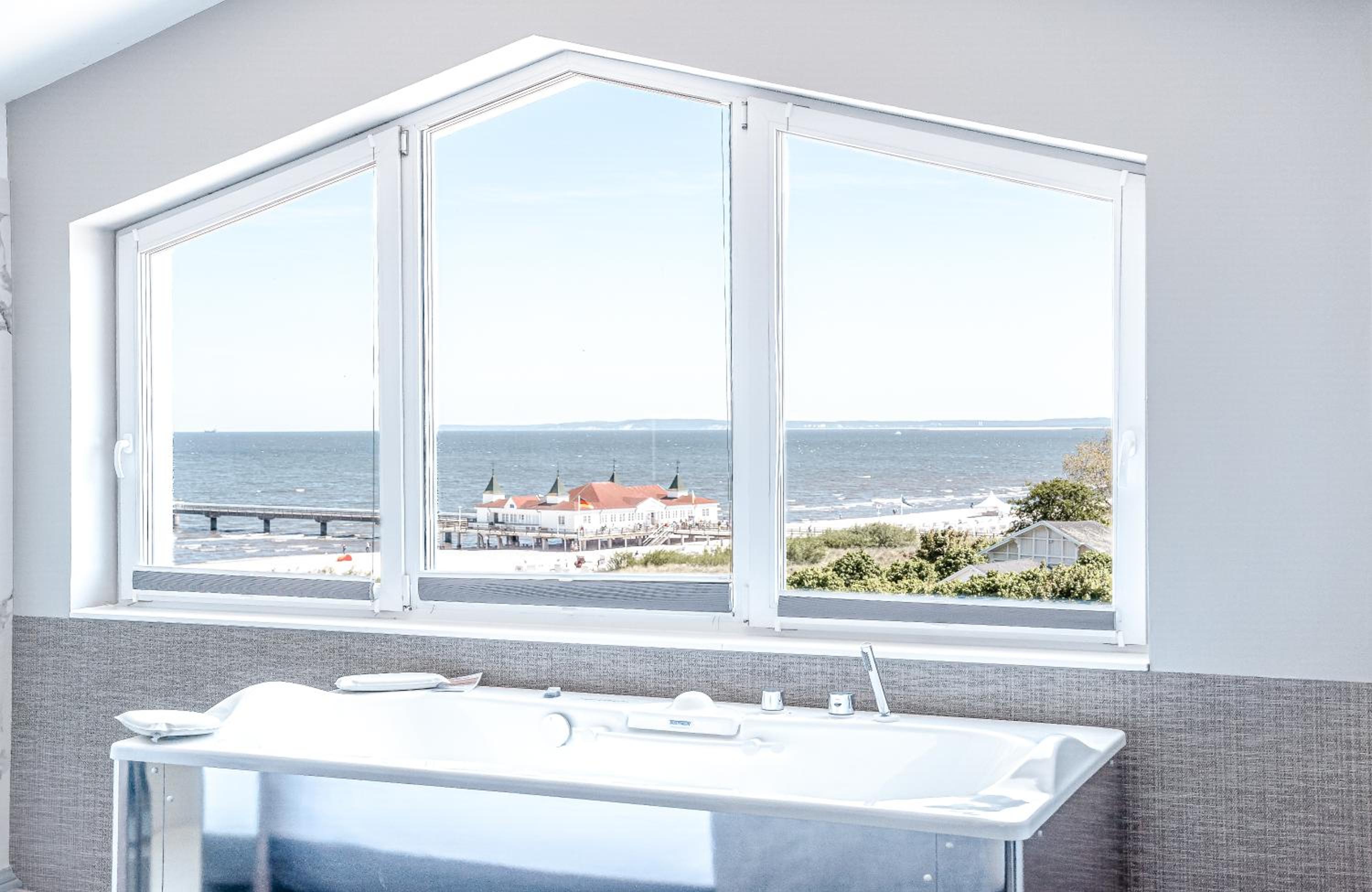 Deluxe Suite with Sea View