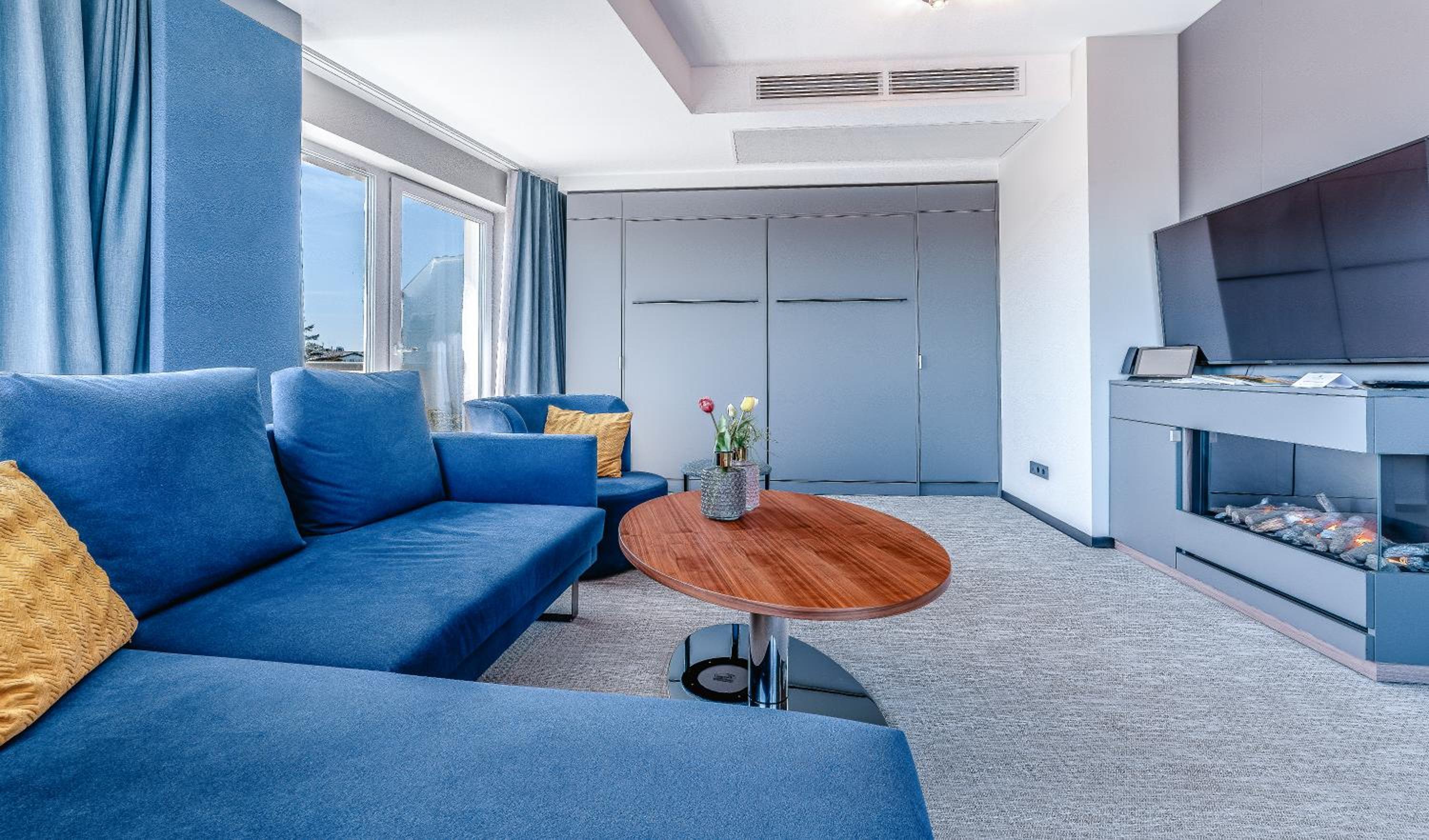 Deluxe Suite with Sea View thumbnail 5