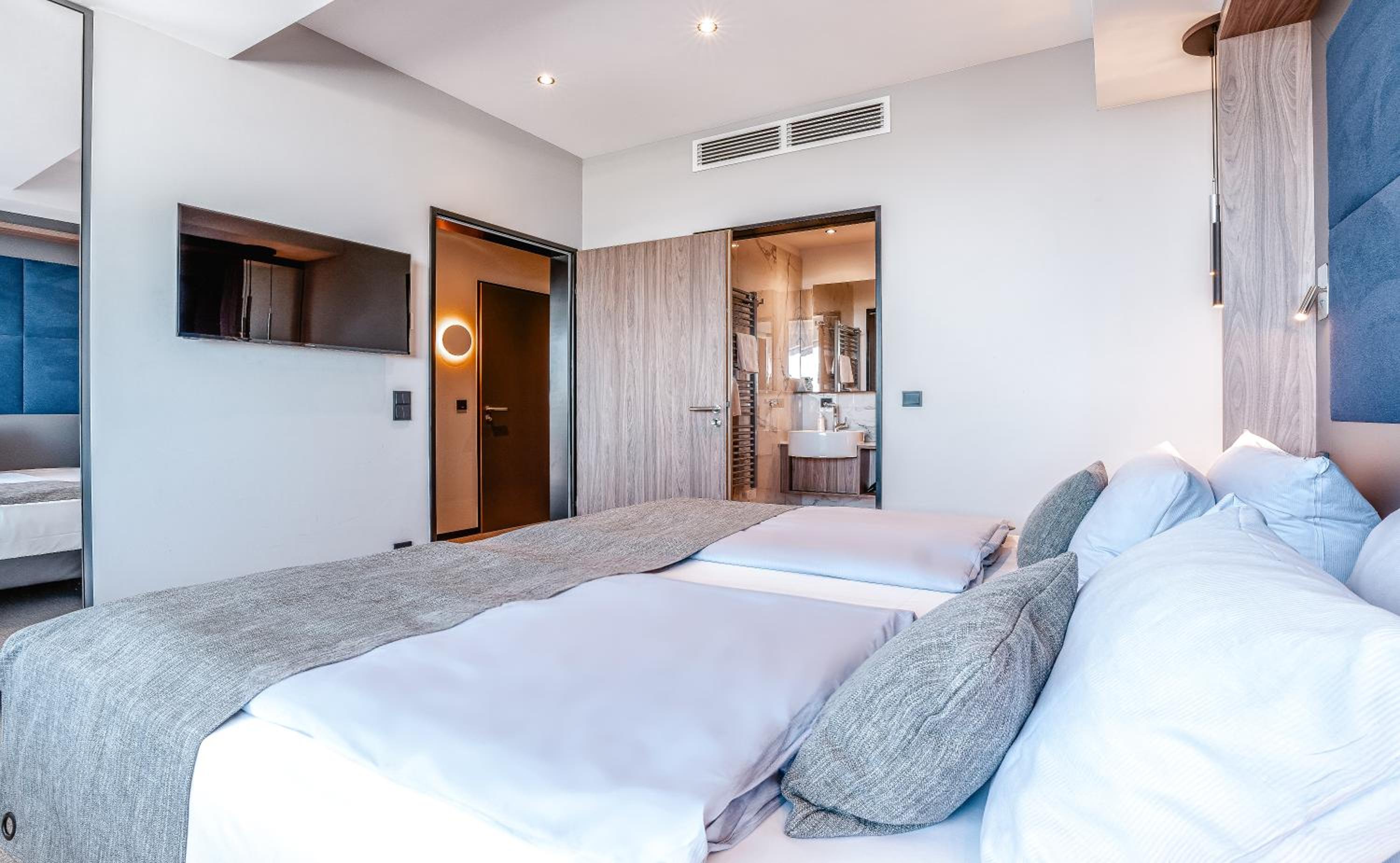 Deluxe Suite with Sea View
