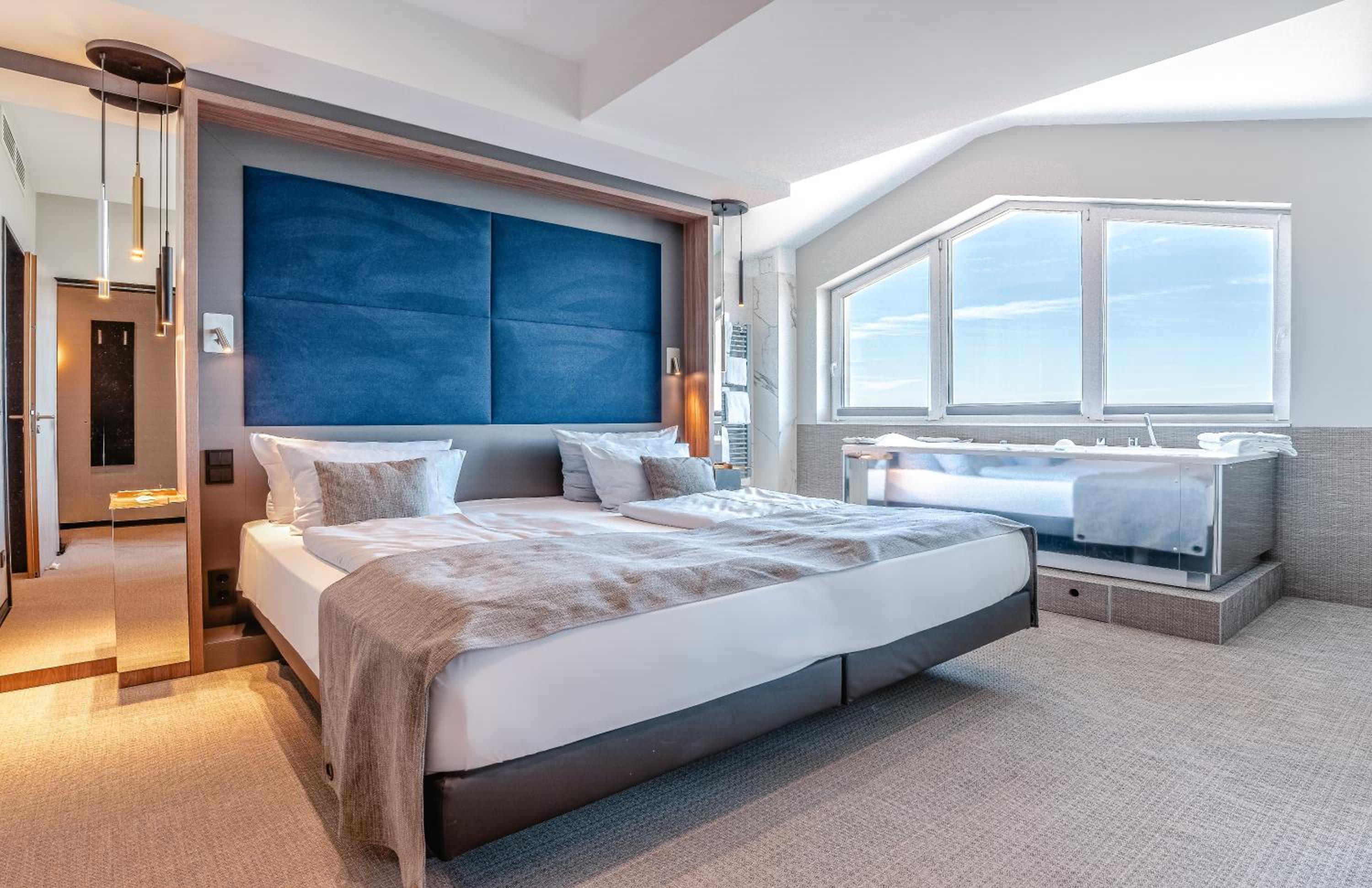 Deluxe Suite with Sea View