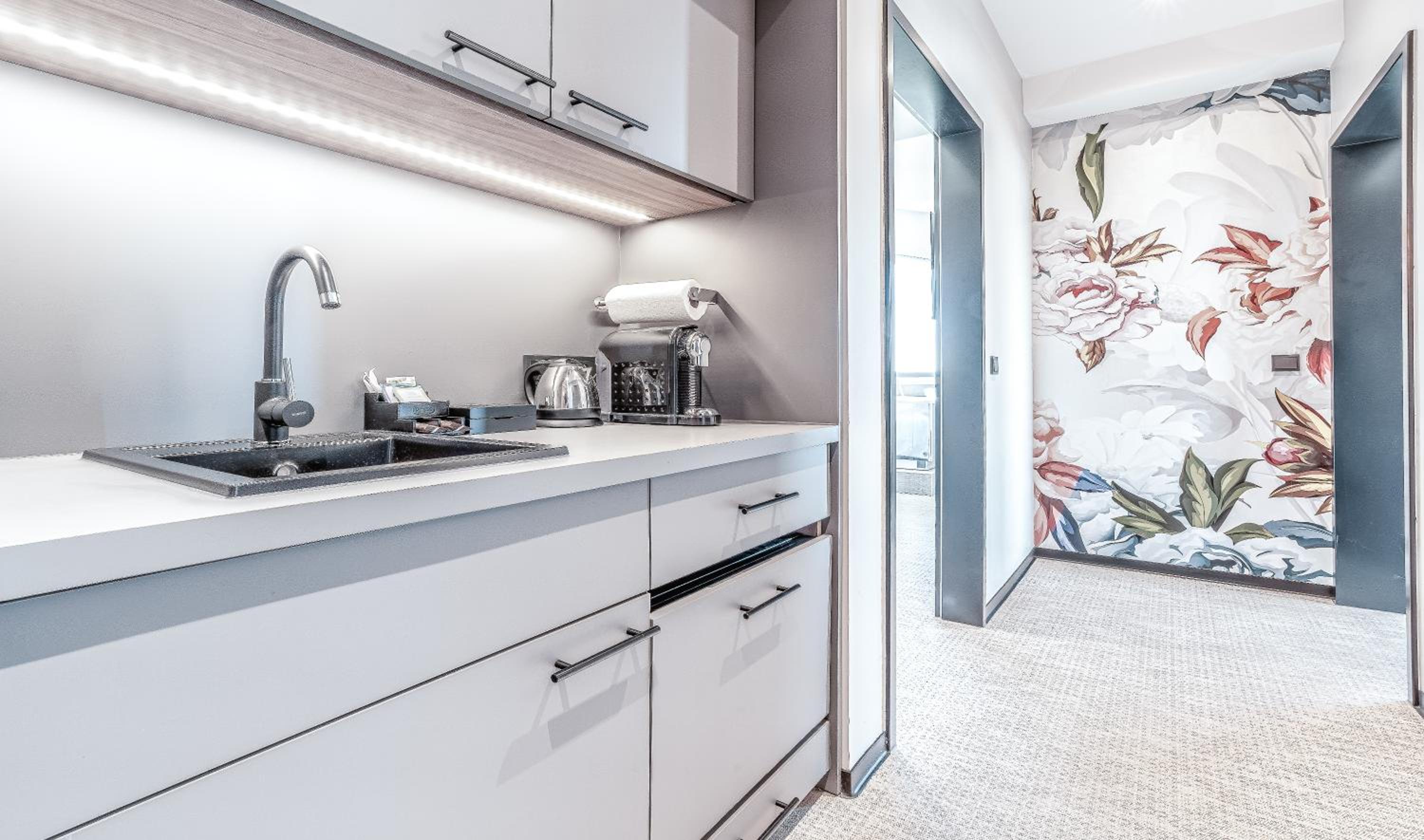 Deluxe Suite with Sea View