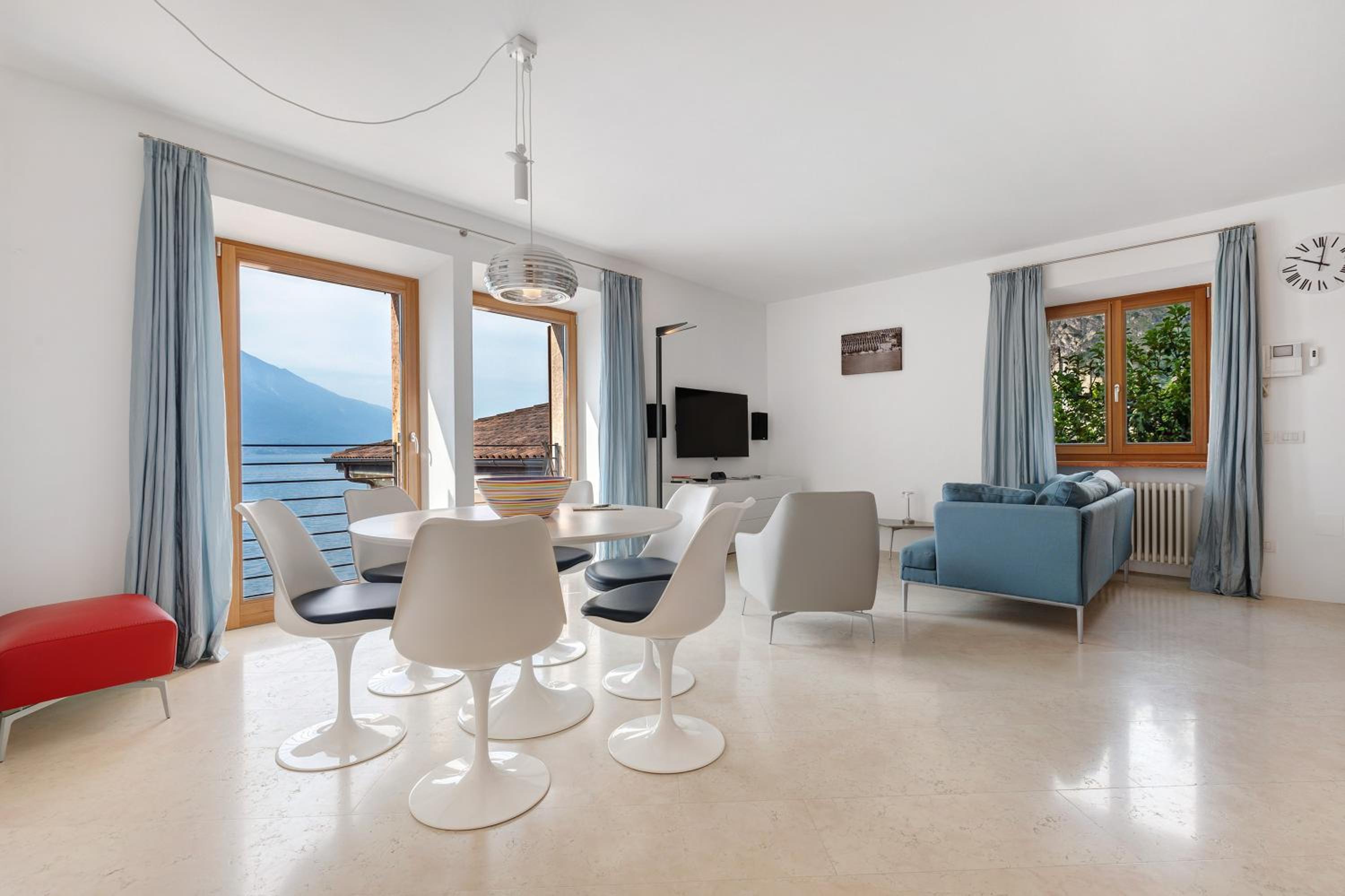 Two-Bedroom Deluxe Apartment with Garden View