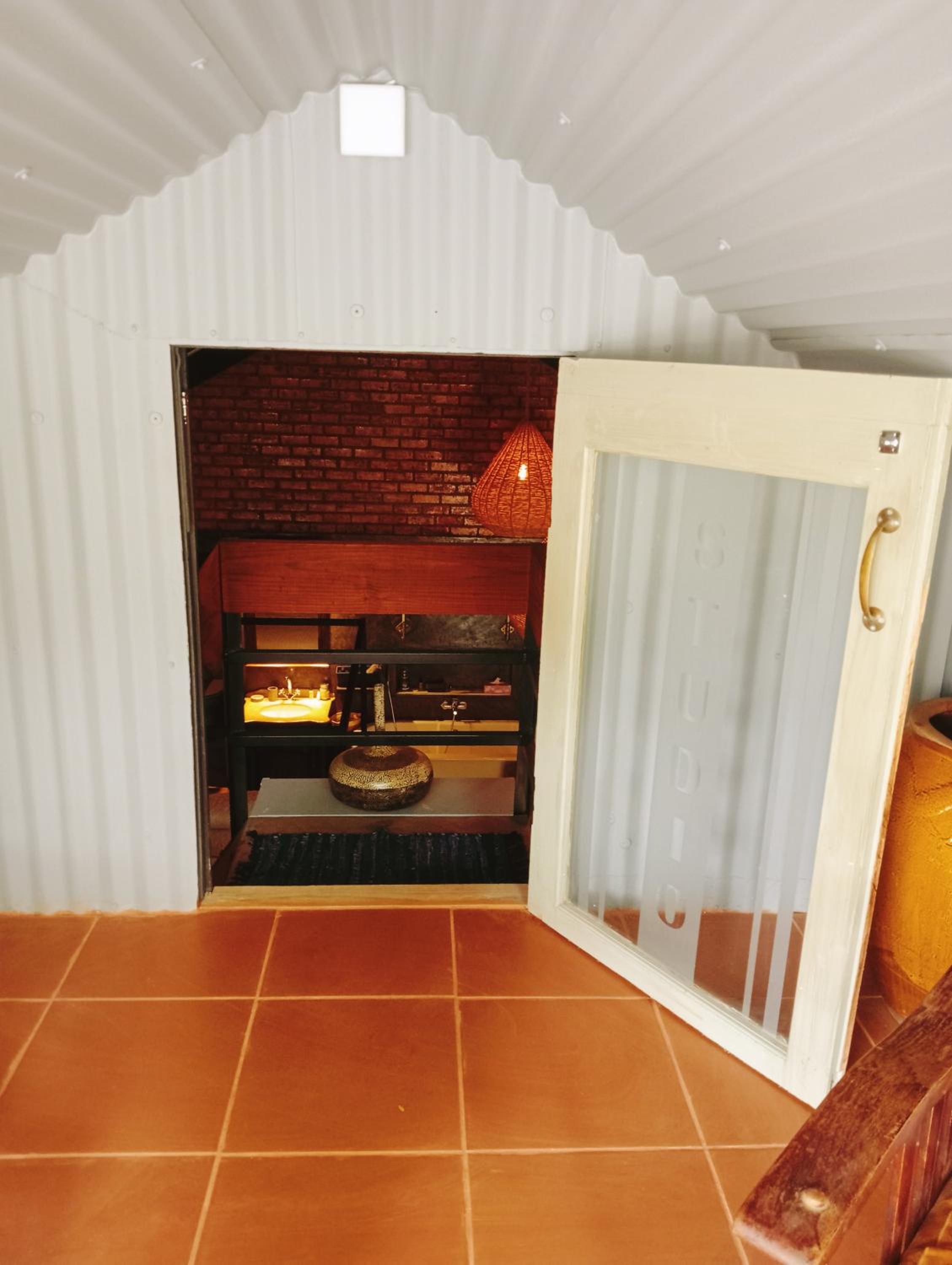 Studio with Balcony - Photo 16