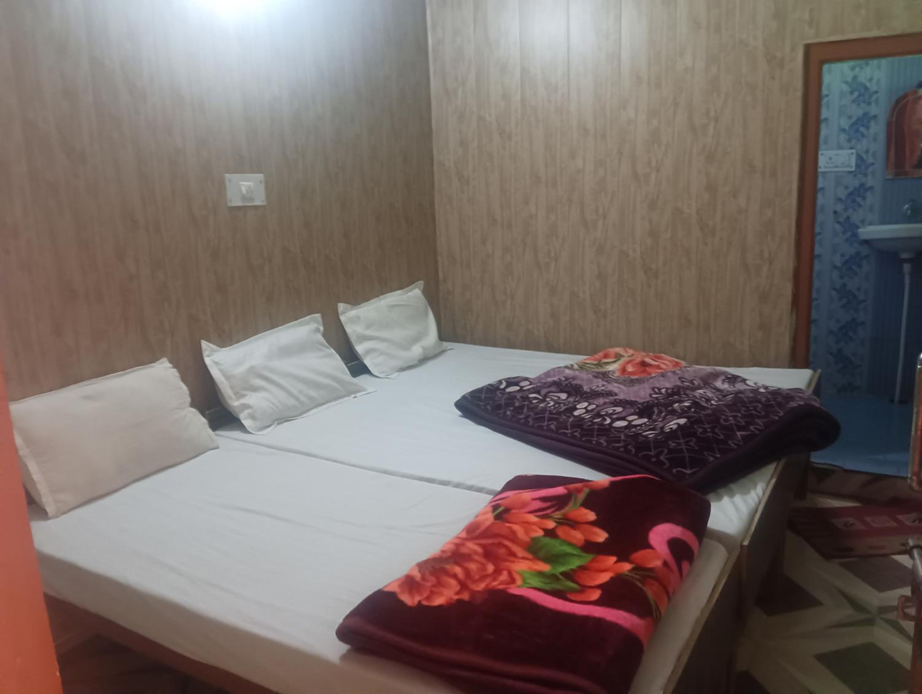 Deluxe Double Room (2 Adults + 1 Child) photo 2