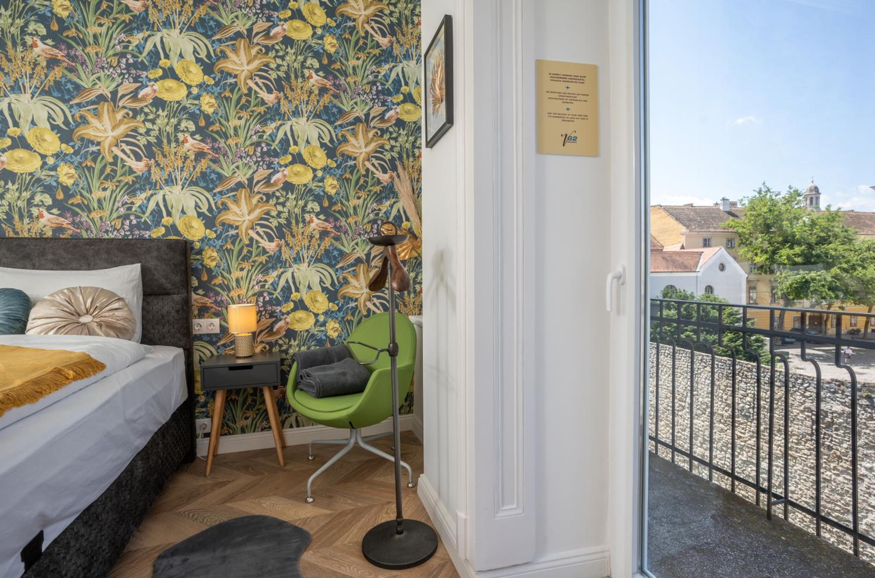 Studio with Balcony photo 2