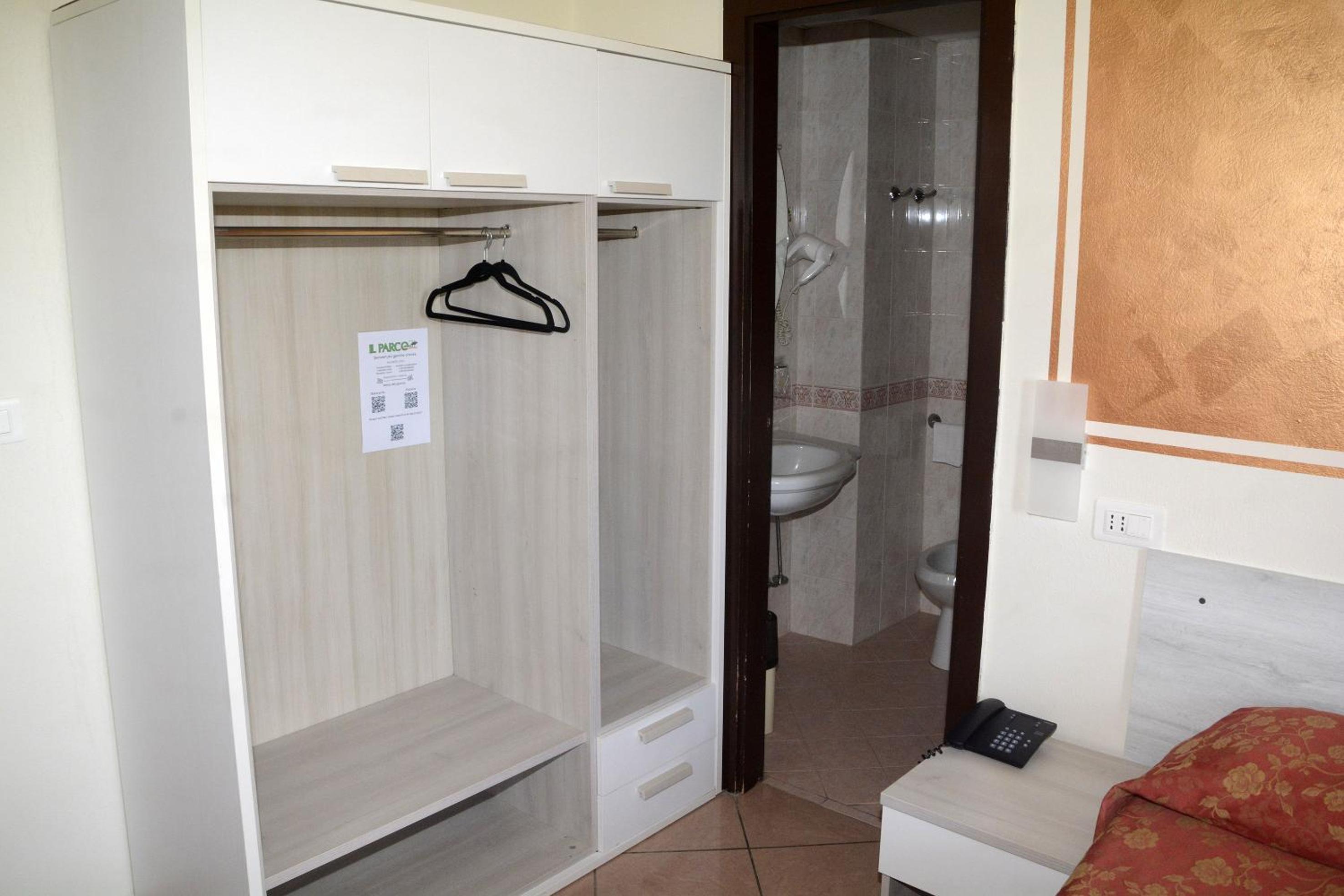 Double Room - Photo 34