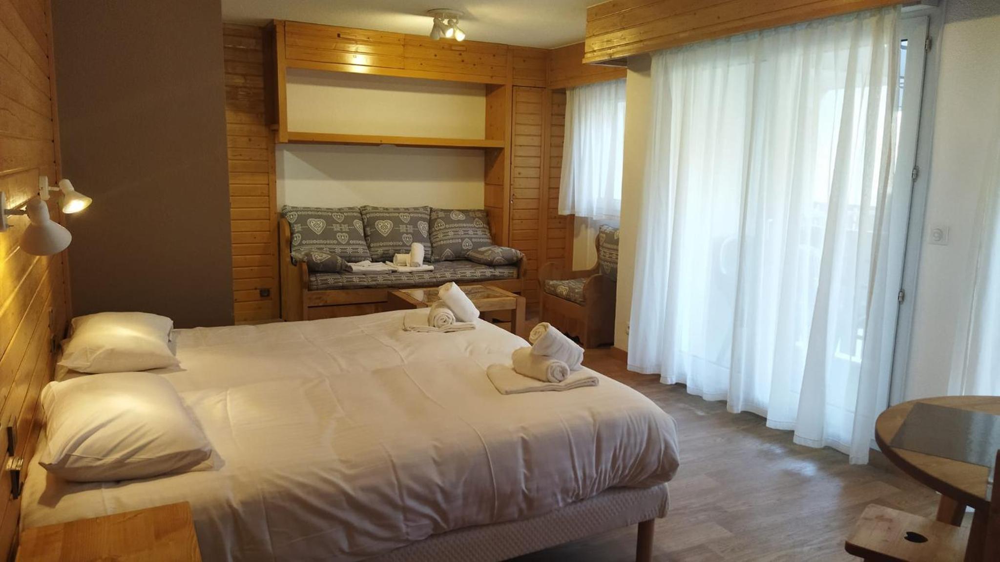 Studio (4 Adults)