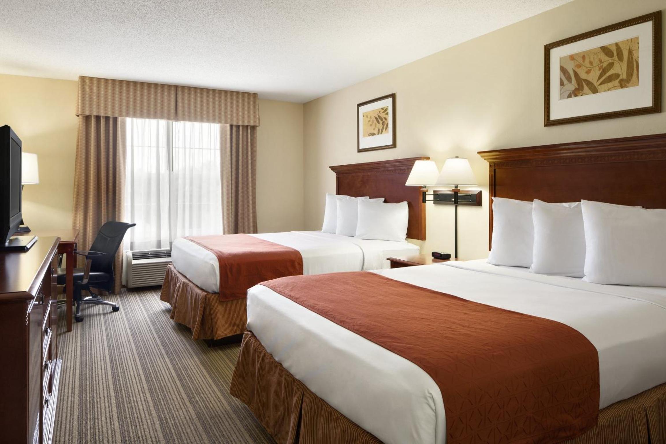 Queen Room With Two Queen Beds - Disability Access photo 1