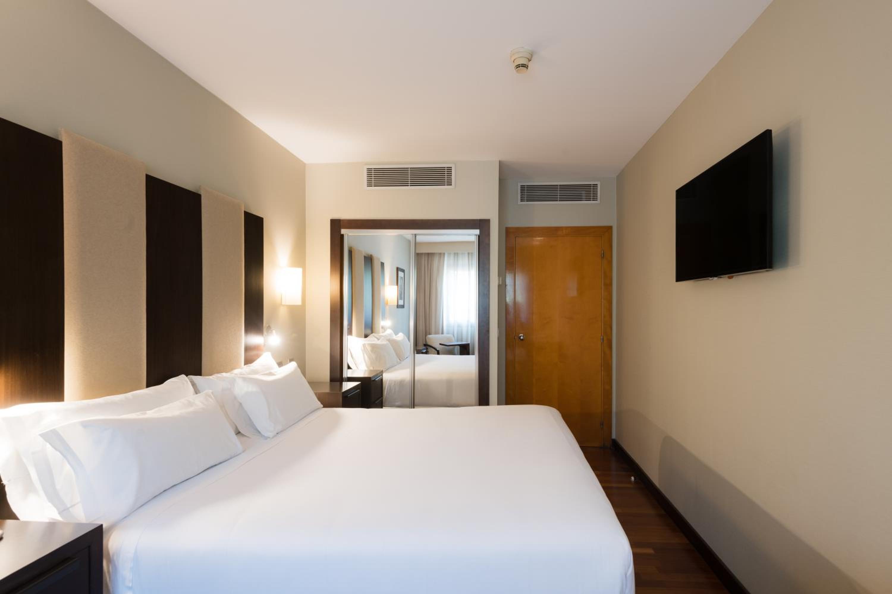 Standard Double Room - Photo 3