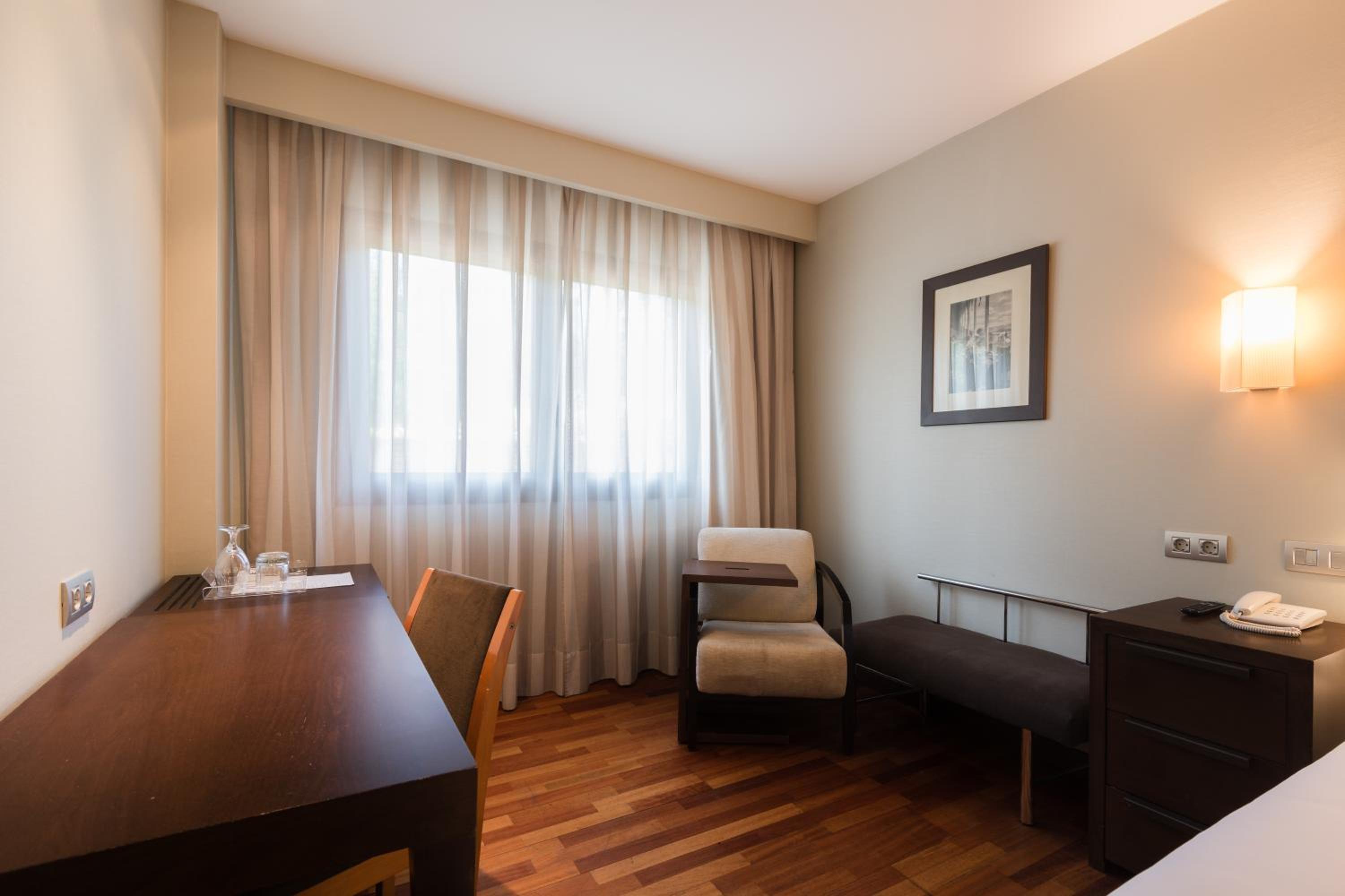 Standard Double Room - Photo 5