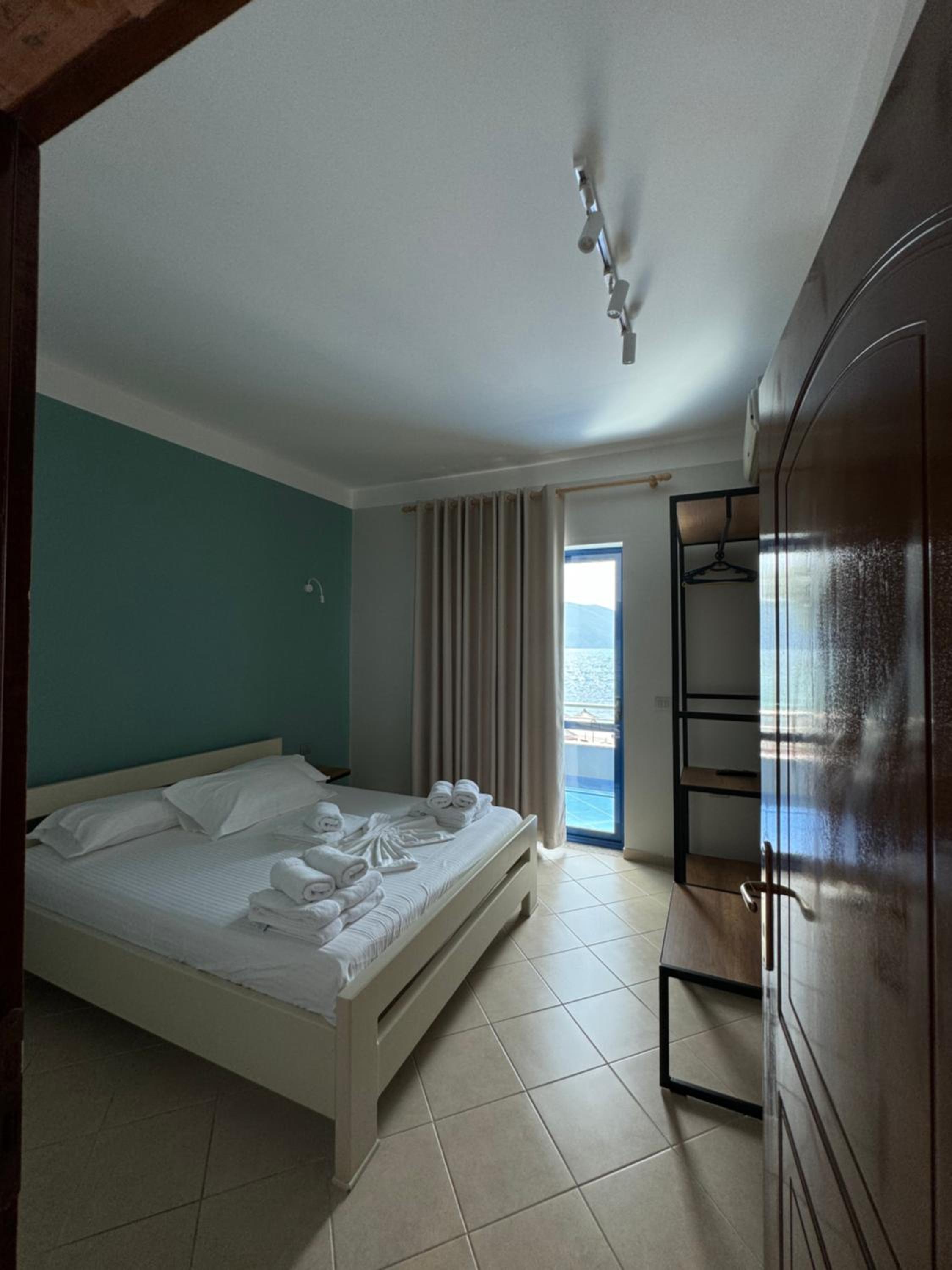 Deluxe Double Room (2 Adults + 1 Child)