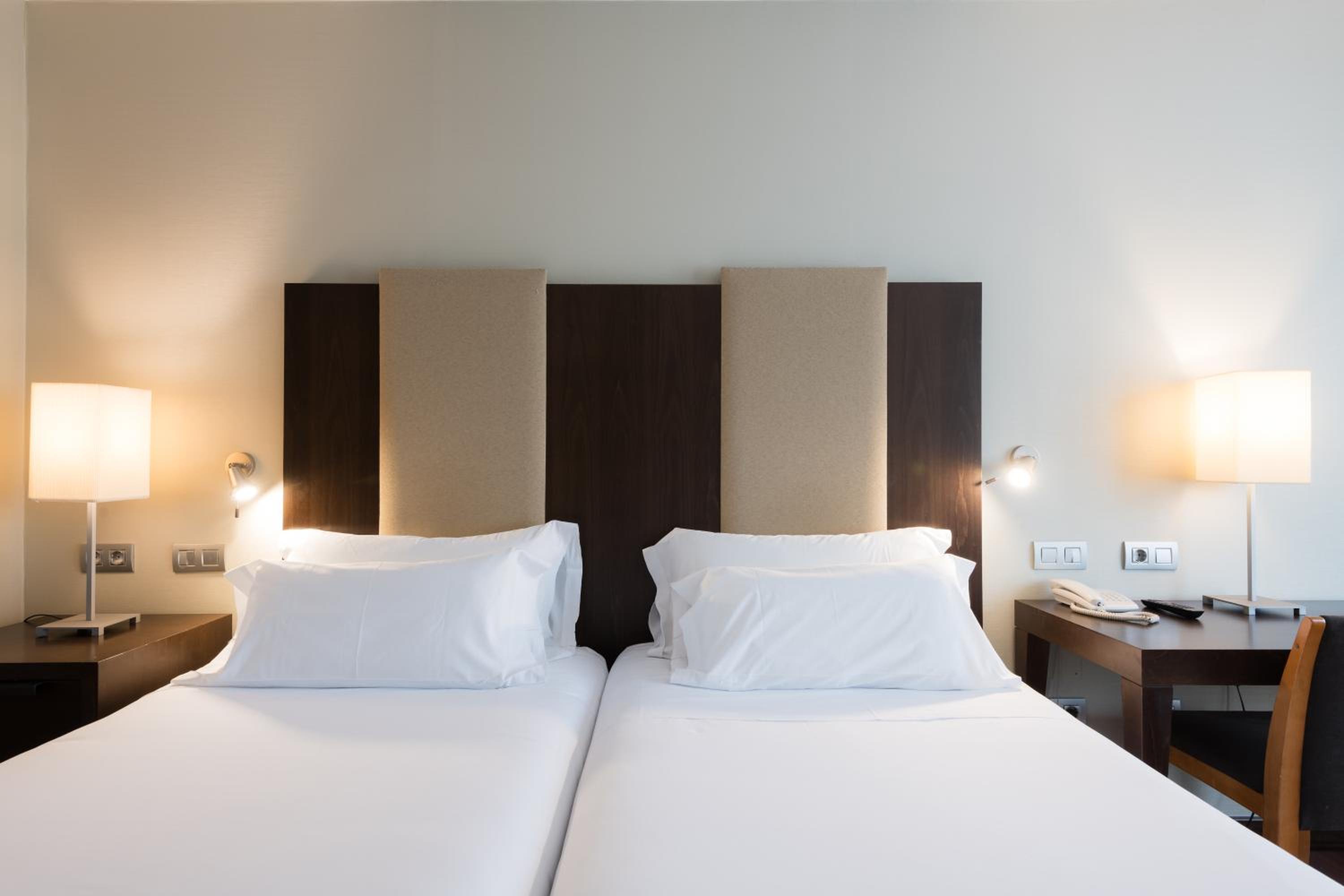 Standard Twin Room - Photo 1