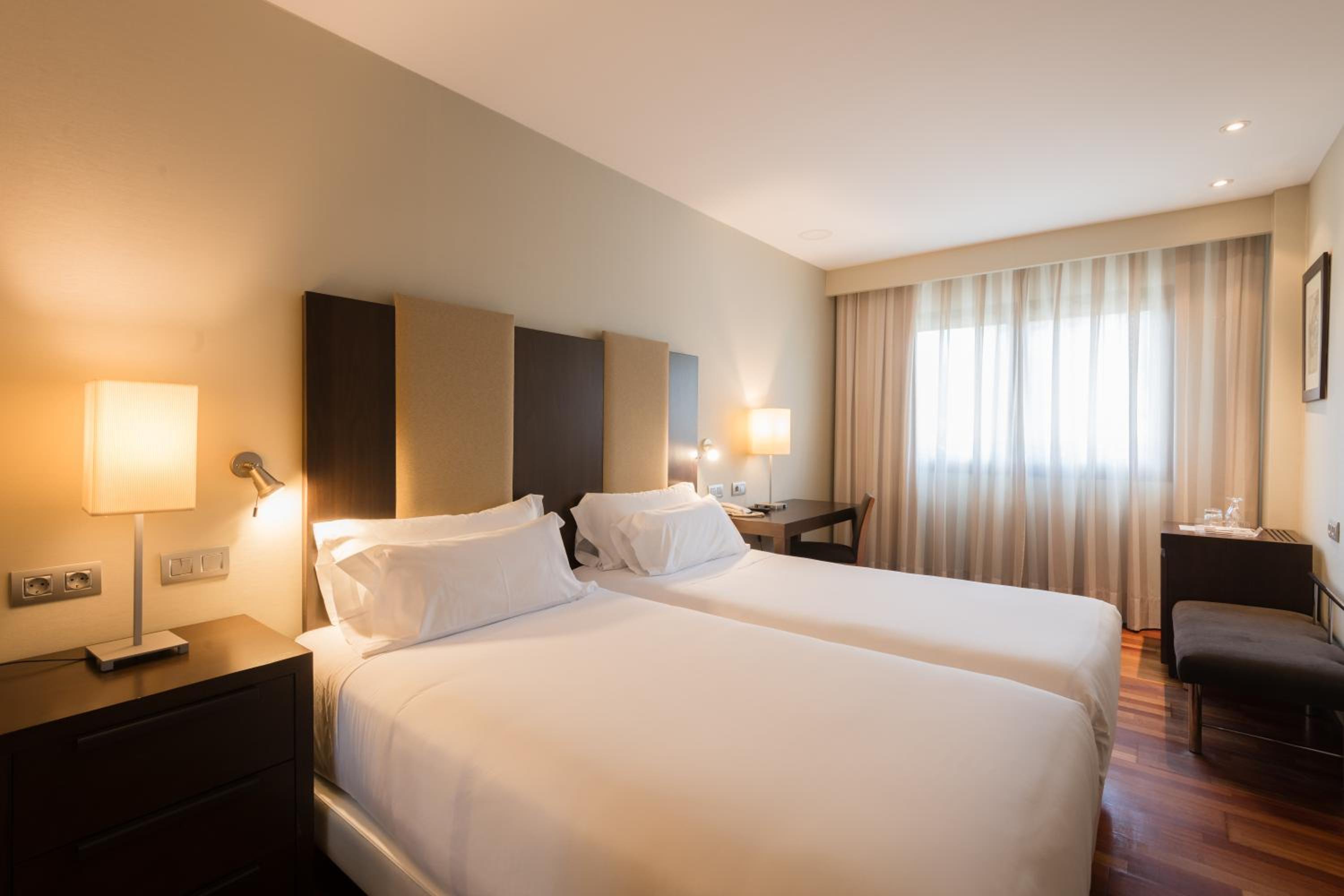 Standard Twin Room - Photo 5