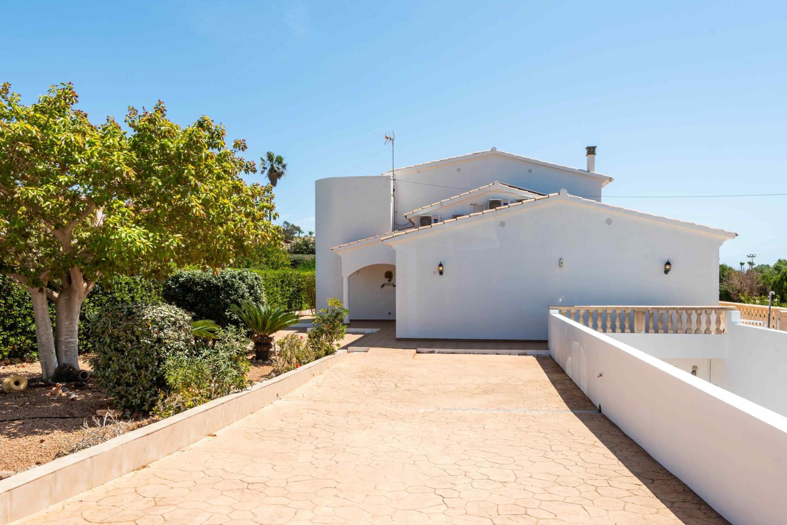 Villa photo 2