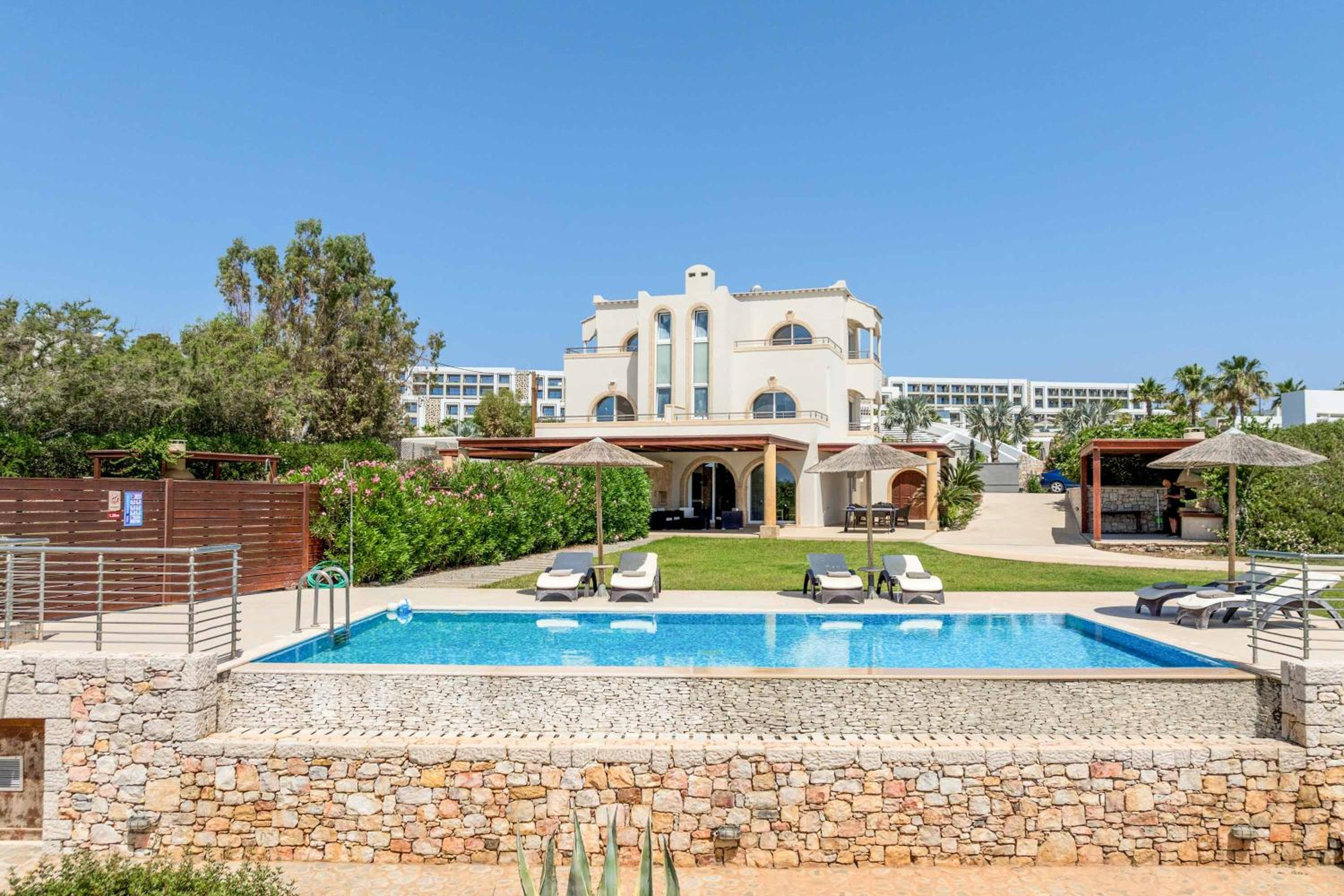 Villa photo 3