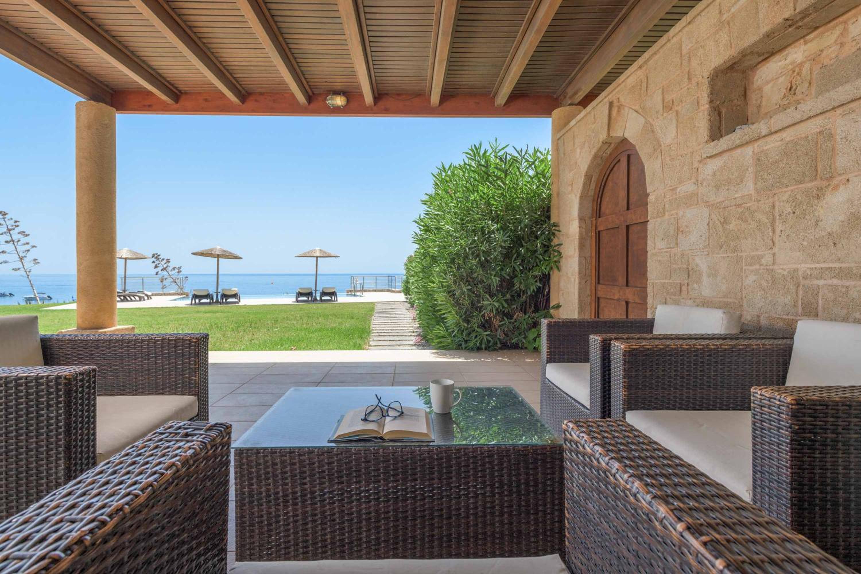 Villa photo 2