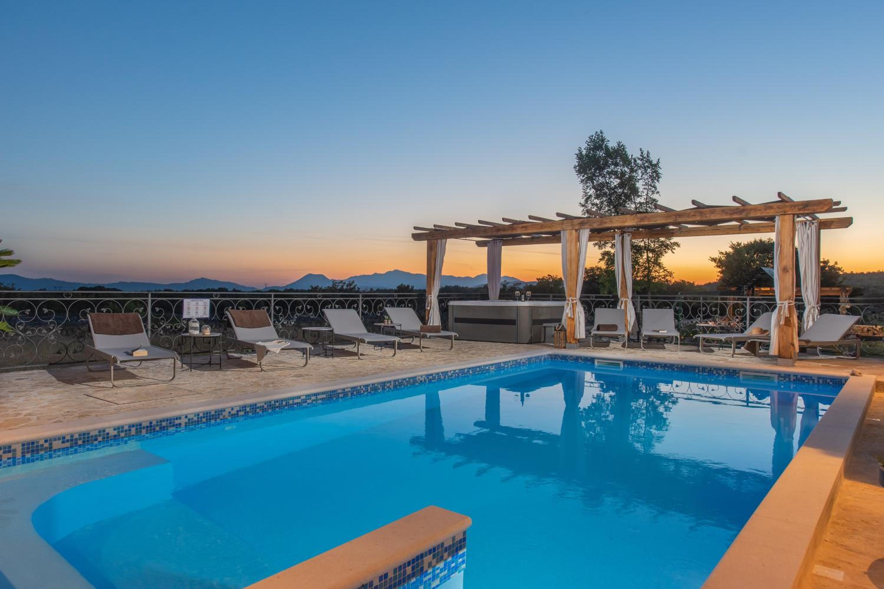 Villa photo 3