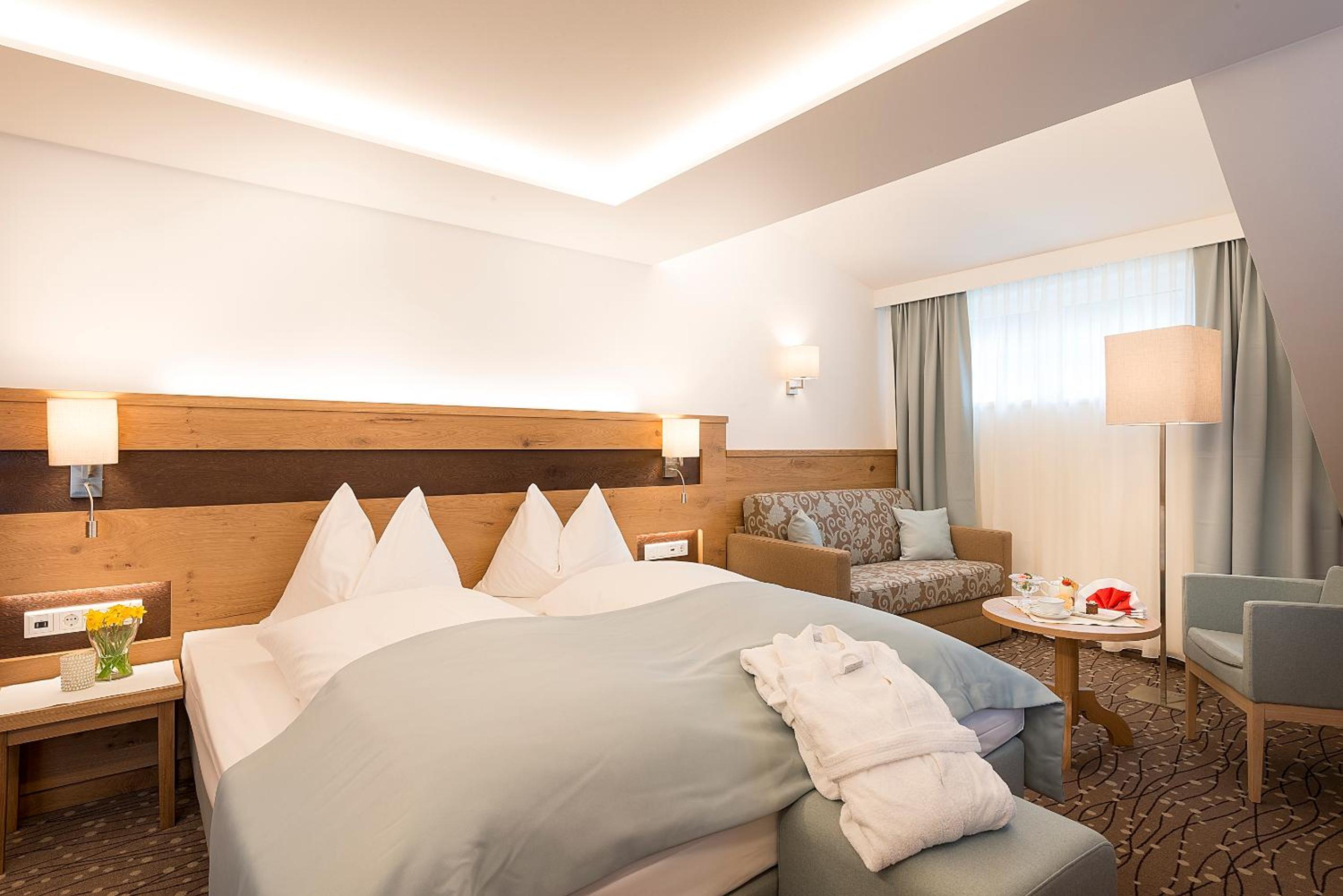 Deluxe Double Room with Balcony - Photo 2